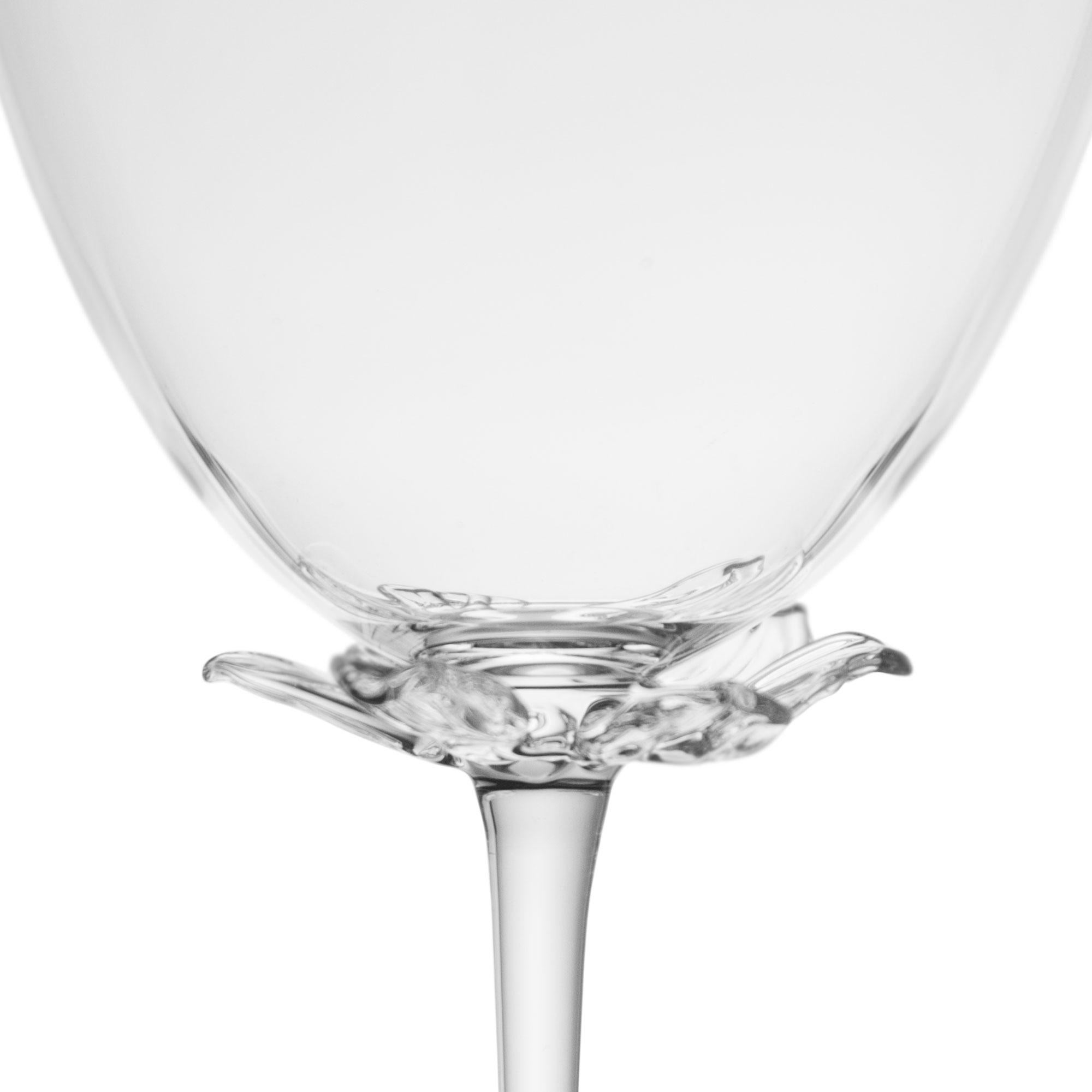 Zeitgenössisches mundgeblasenes Weißweinglas Gartenblumenstrauß Blütenblätter Natur im Zustand „Neu“ im Angebot in Camisano Vicentino, IT