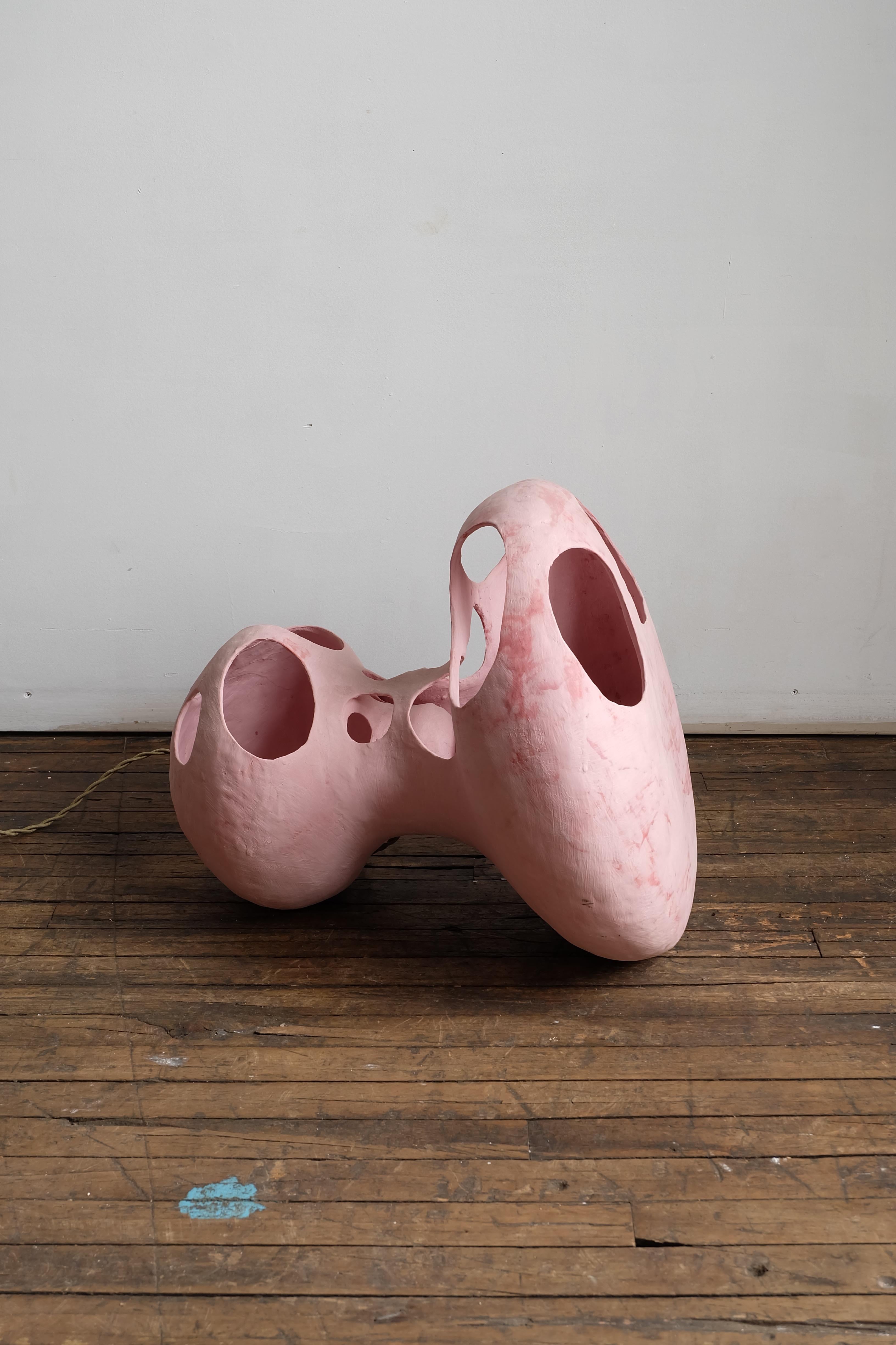 Contemporary Hand-Built Matte Pink Skulpturale Glasierte Keramik Spore Stehlampe im Angebot 1