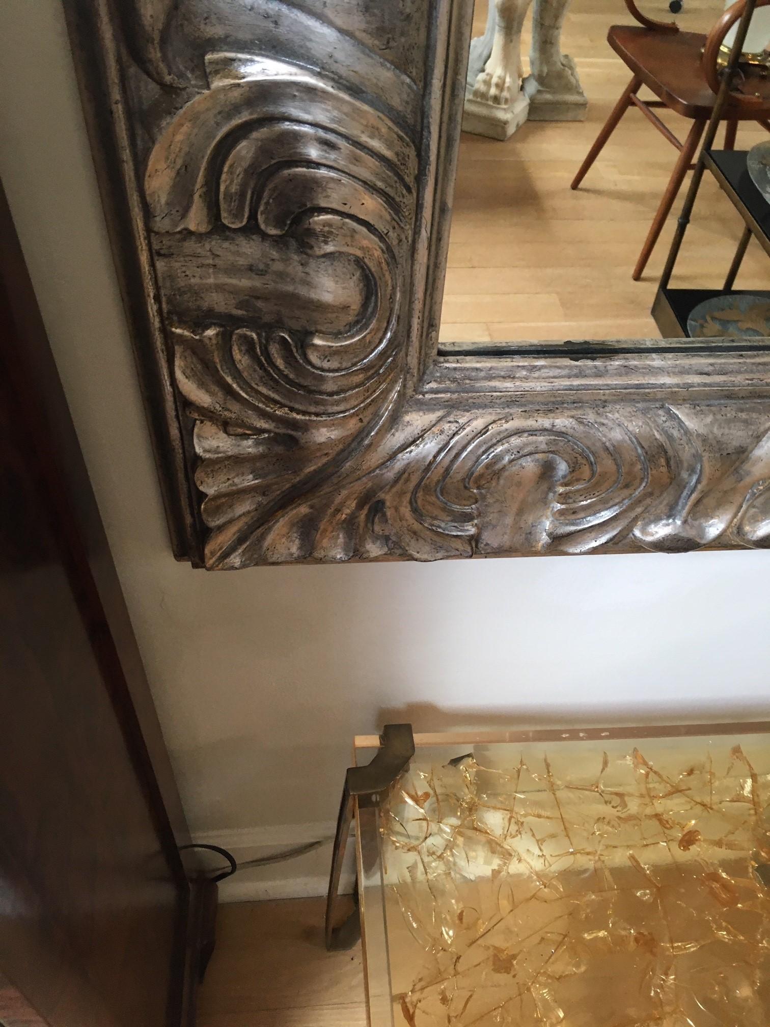 Espejo de Pared Contemporáneo Tallado y Pintado a Mano Hoja de Plata Antigua Siglo XXI y contemporáneo en venta