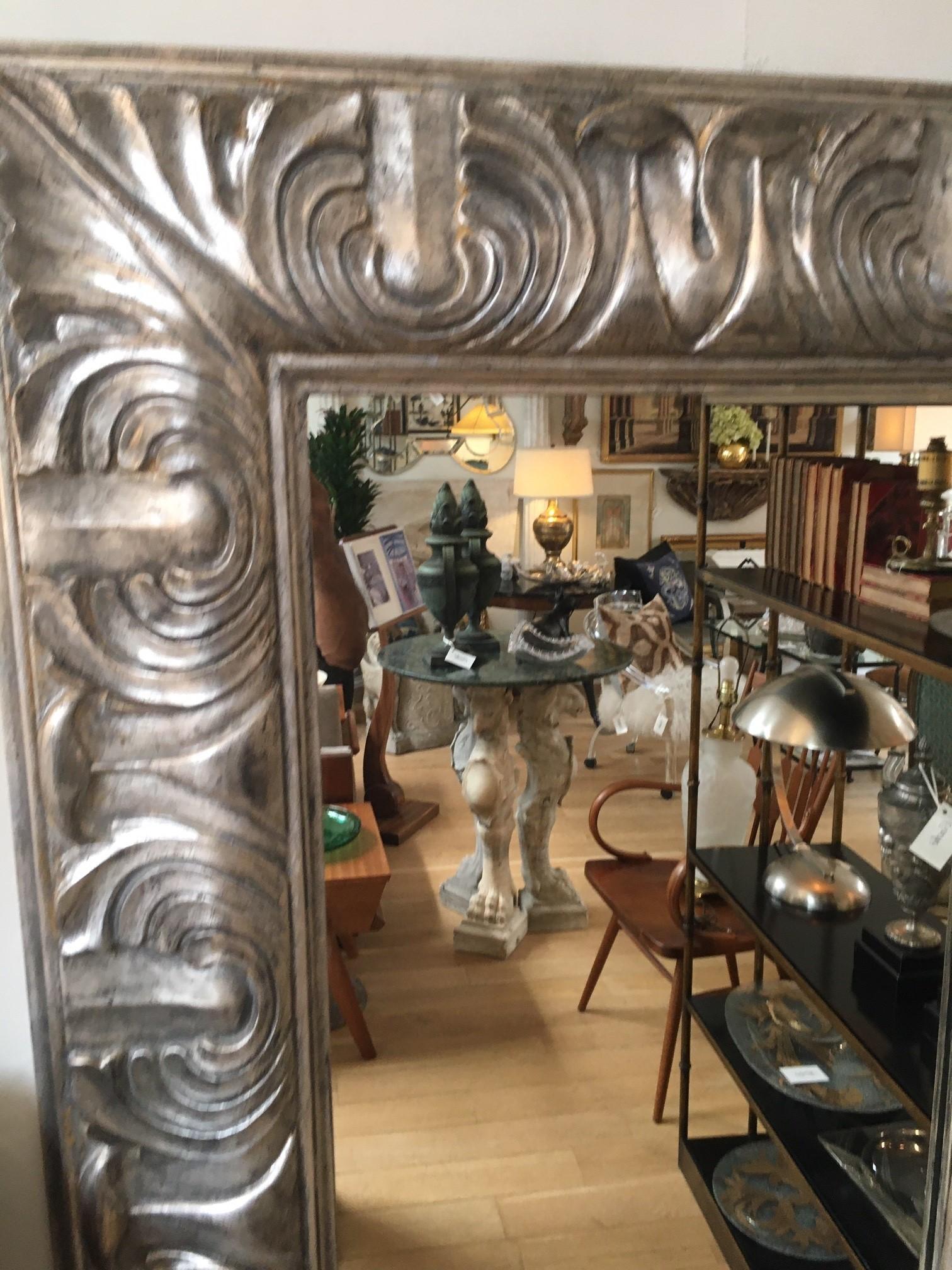 Espejo de Pared Contemporáneo Tallado y Pintado a Mano Hoja de Plata Antigua Silver en venta