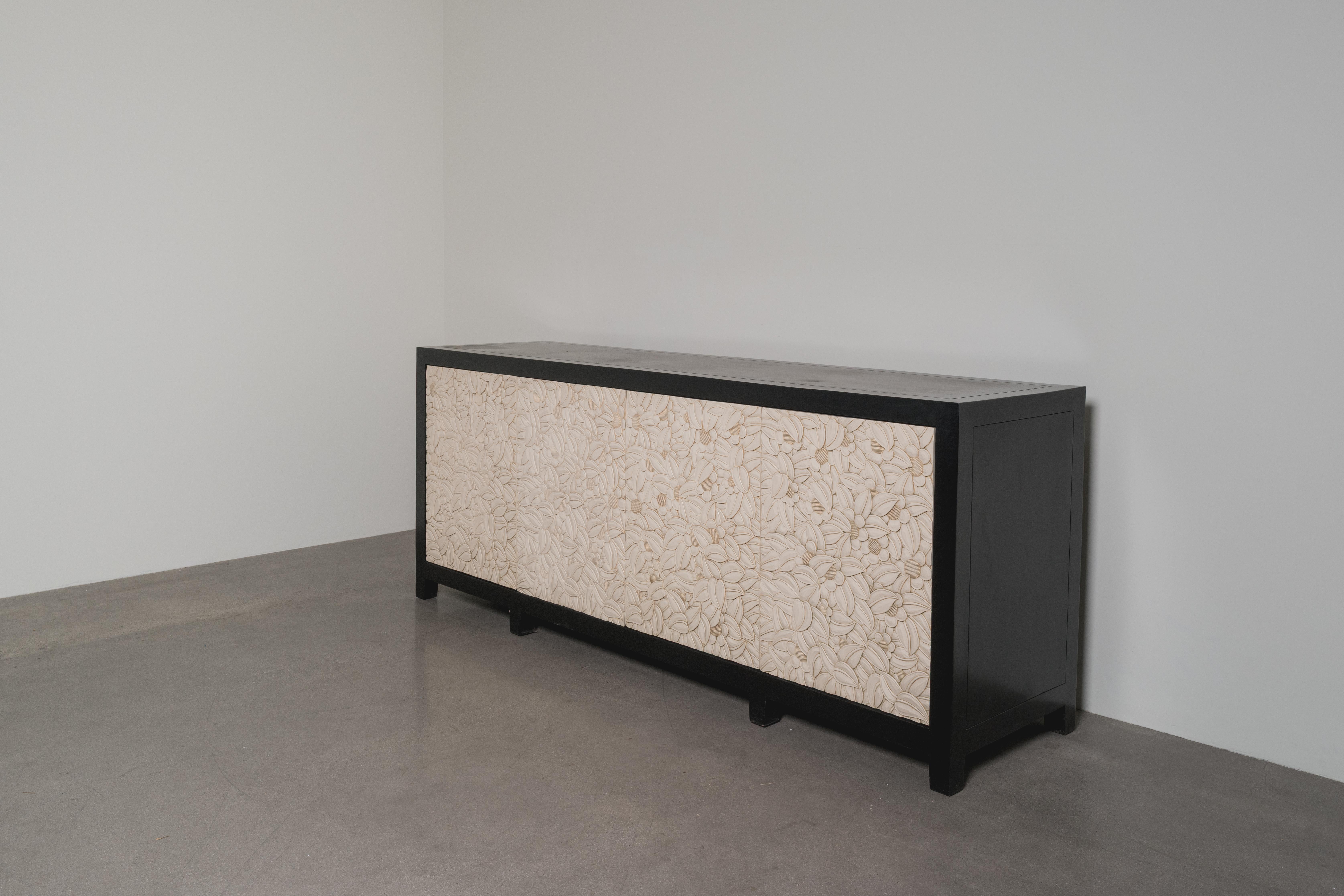 Contemporary Hand Carved Cream Lacquer Floral Design Buffet by Robert Kuo In condizioni Nuovo in vendita a Los Angeles, CA