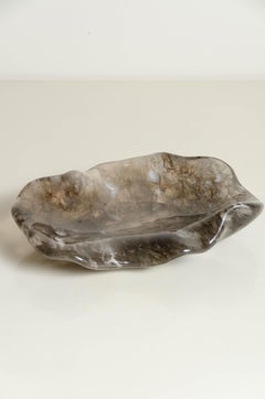 Kleine flache Lotus-Schale aus handgeschnitztem Rauchkristall von Robert Kuo