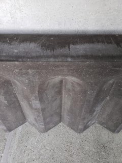 Zeitgenössische Konsole aus natürlichem Vulkangestein mit gewölbten Details