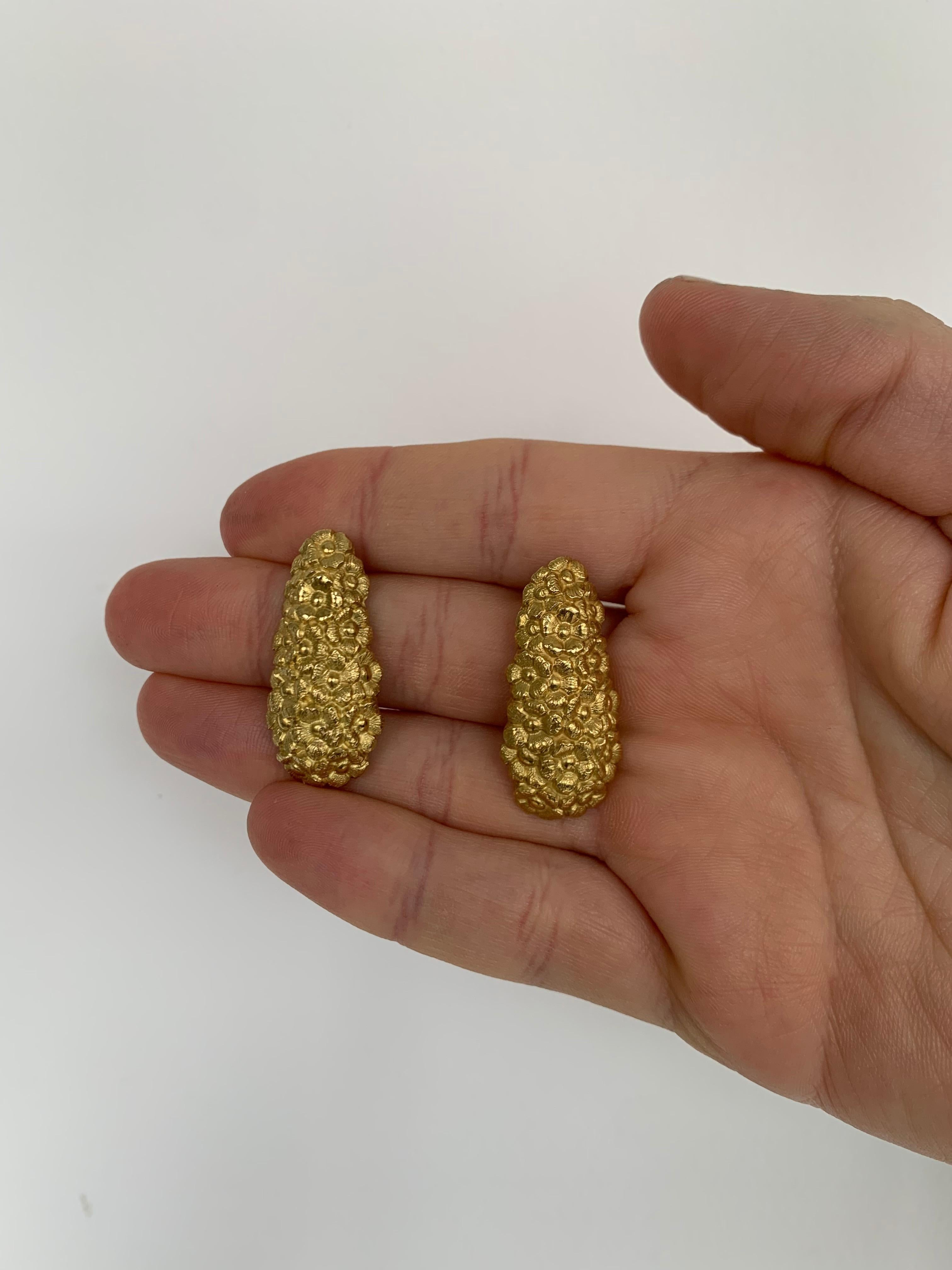 Contemporary Rosior Drop Earrings Hand Chiseled in Yellow Gold  For Sale