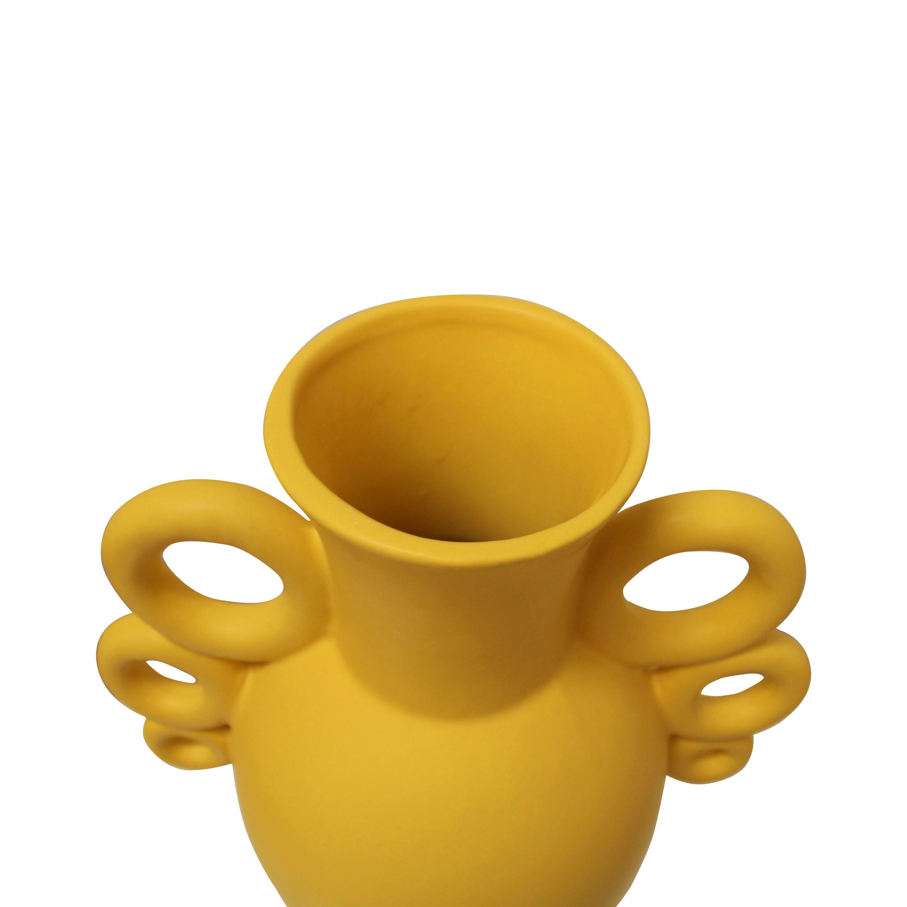 Contemporary Handcrafted Ceramic Vase, Italia, 2023 In Excellent Condition For Sale In Madrid, ES