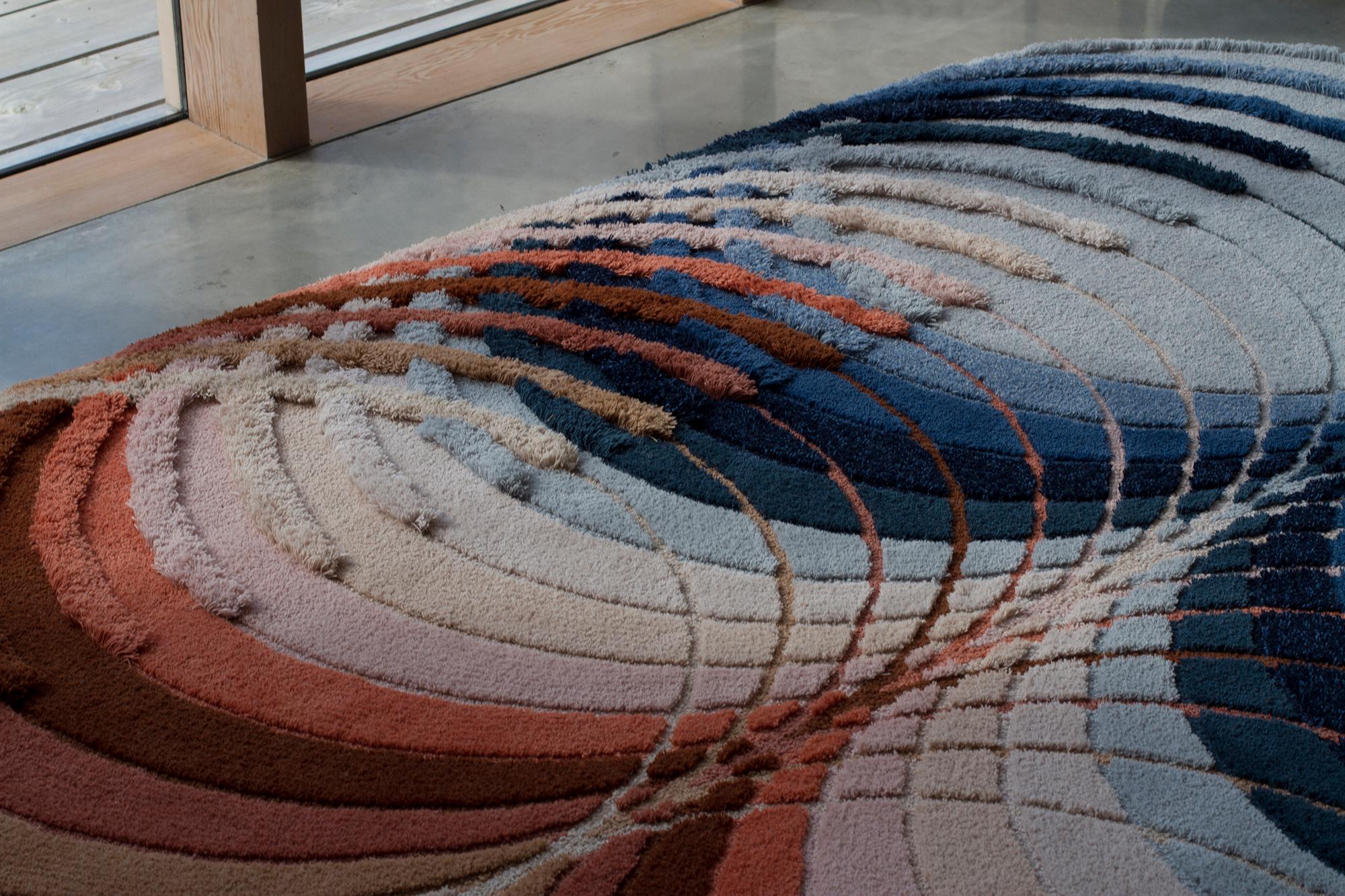 Blue, Pink, Brown patterned contemporary hand crafted tufted British wool rug In New Condition For Sale In London, London
