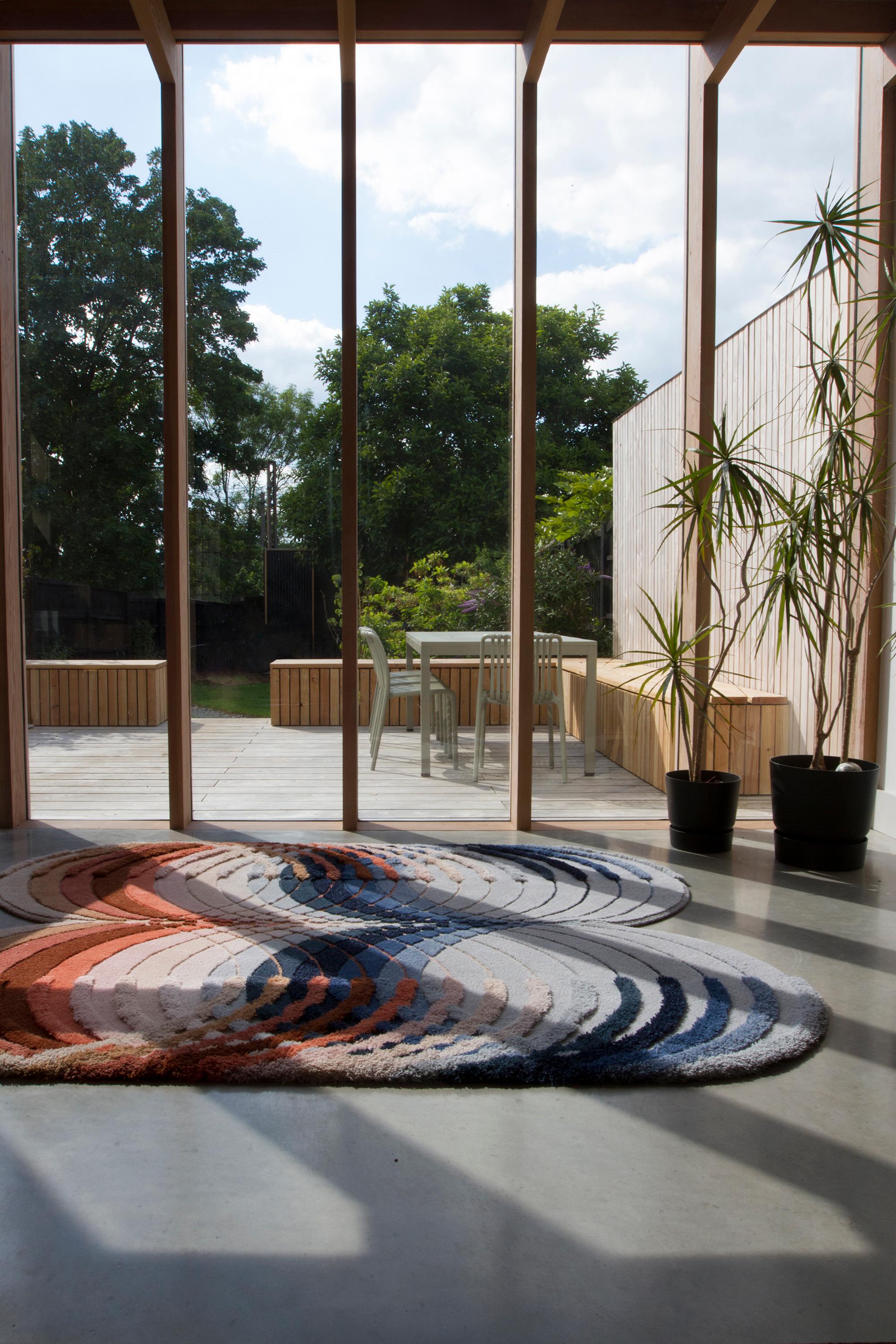 Contemporary Blue, Pink, Brown patterned contemporary hand crafted tufted British wool rug For Sale