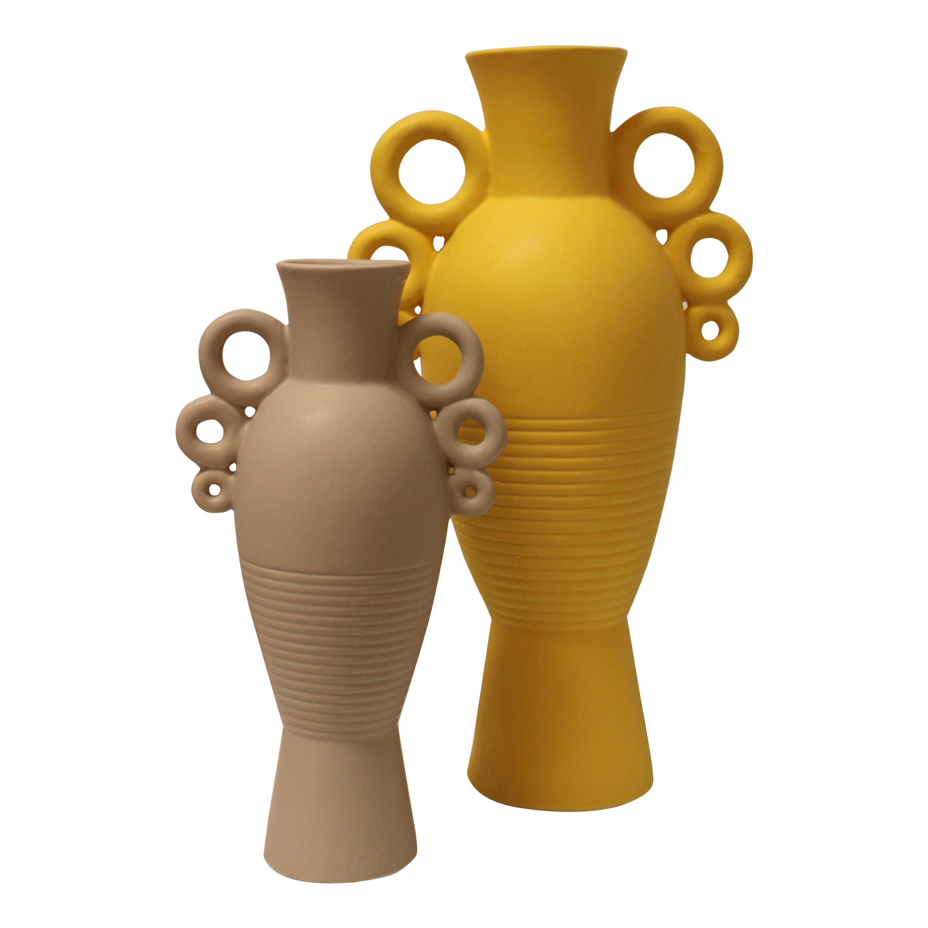 Contemporary Handcrafted Yellow Ceramic Vase, Italia, 2023 In Excellent Condition For Sale In Madrid, ES
