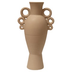 Vase contemporain en céramique jaune fabriqué à la main, Italie, 2023