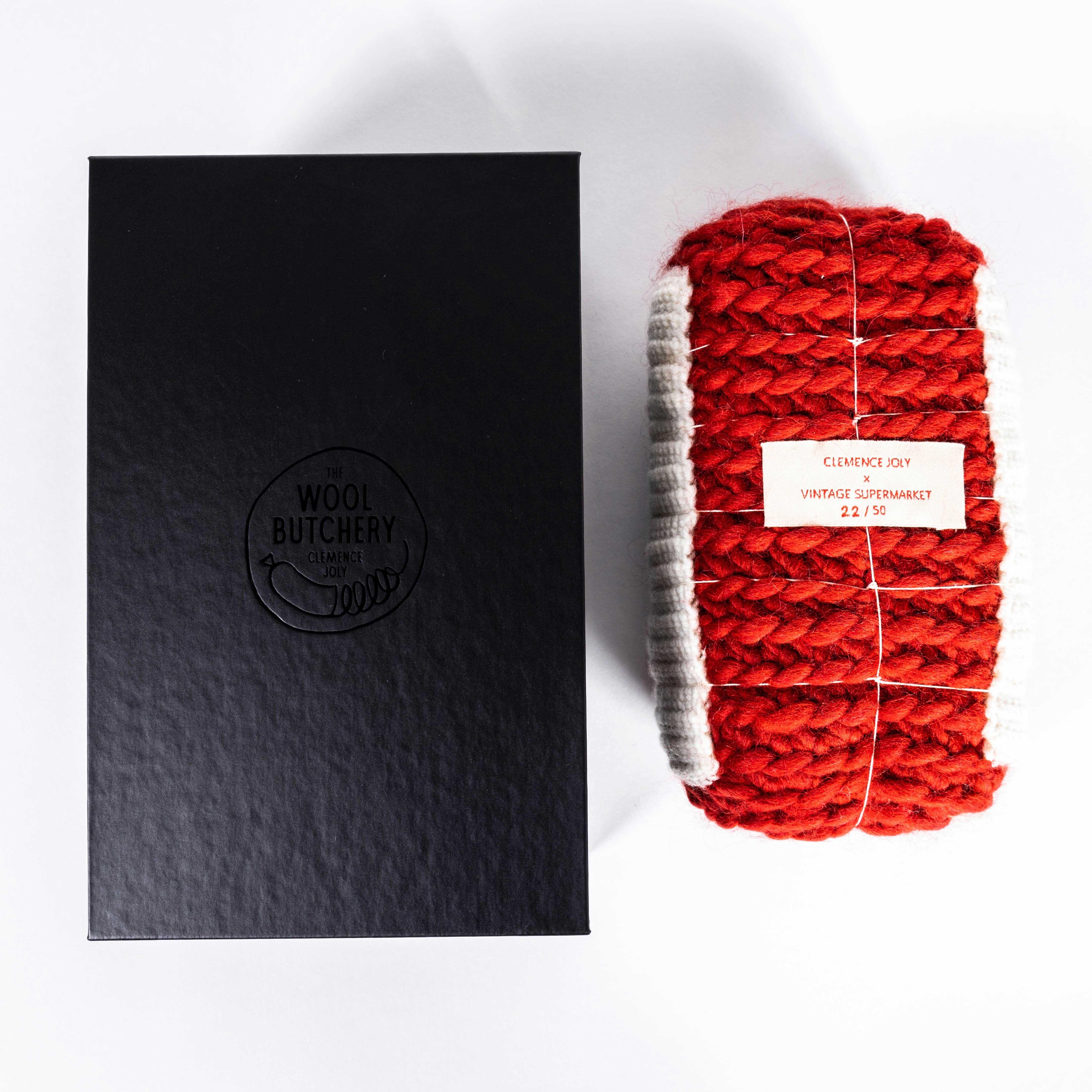 Zeitgenössisches handgestricktes Roastbeef - Clemence Joly im Angebot 4