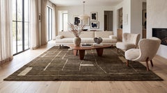 Tappeto contemporaneo in lana color espresso, annodato a mano, con motivi geometrici astratti in stile minimalista