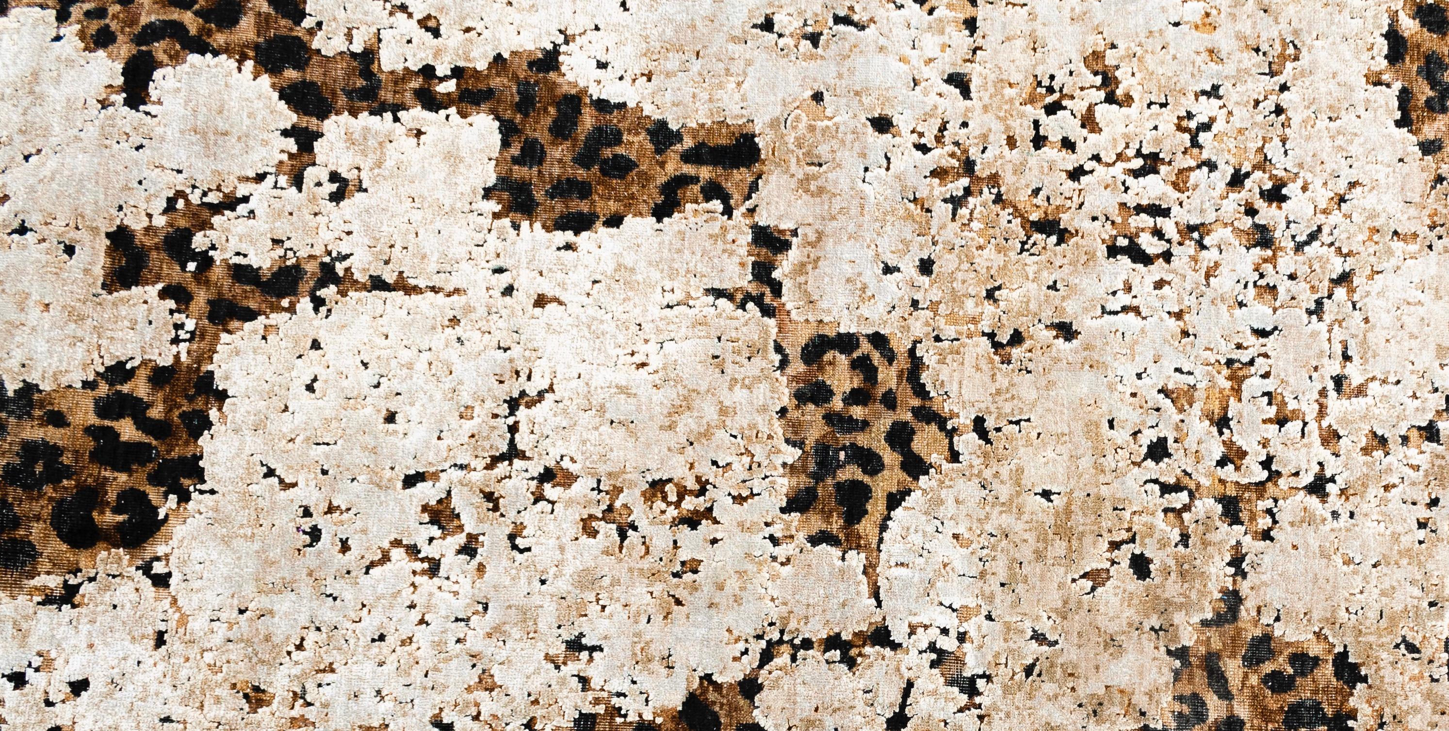 Contemporary Leopard Wool and Silk Hand-Knotted Rug in Brown, Creme and Black In New Condition For Sale In New York, NY