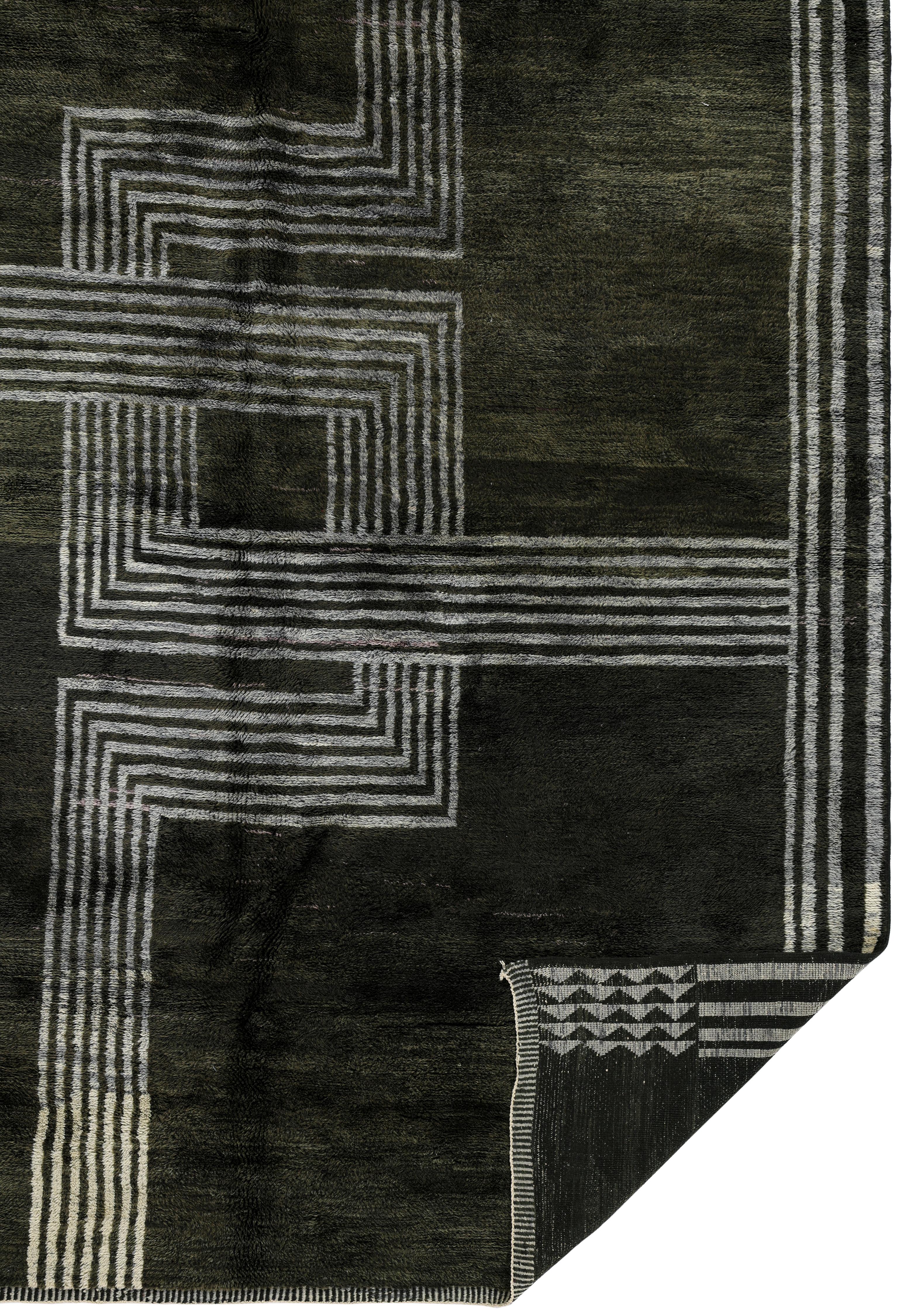 Tapis marocain contemporain noué à la main à motifs géométriques Olive terreux en vente 2