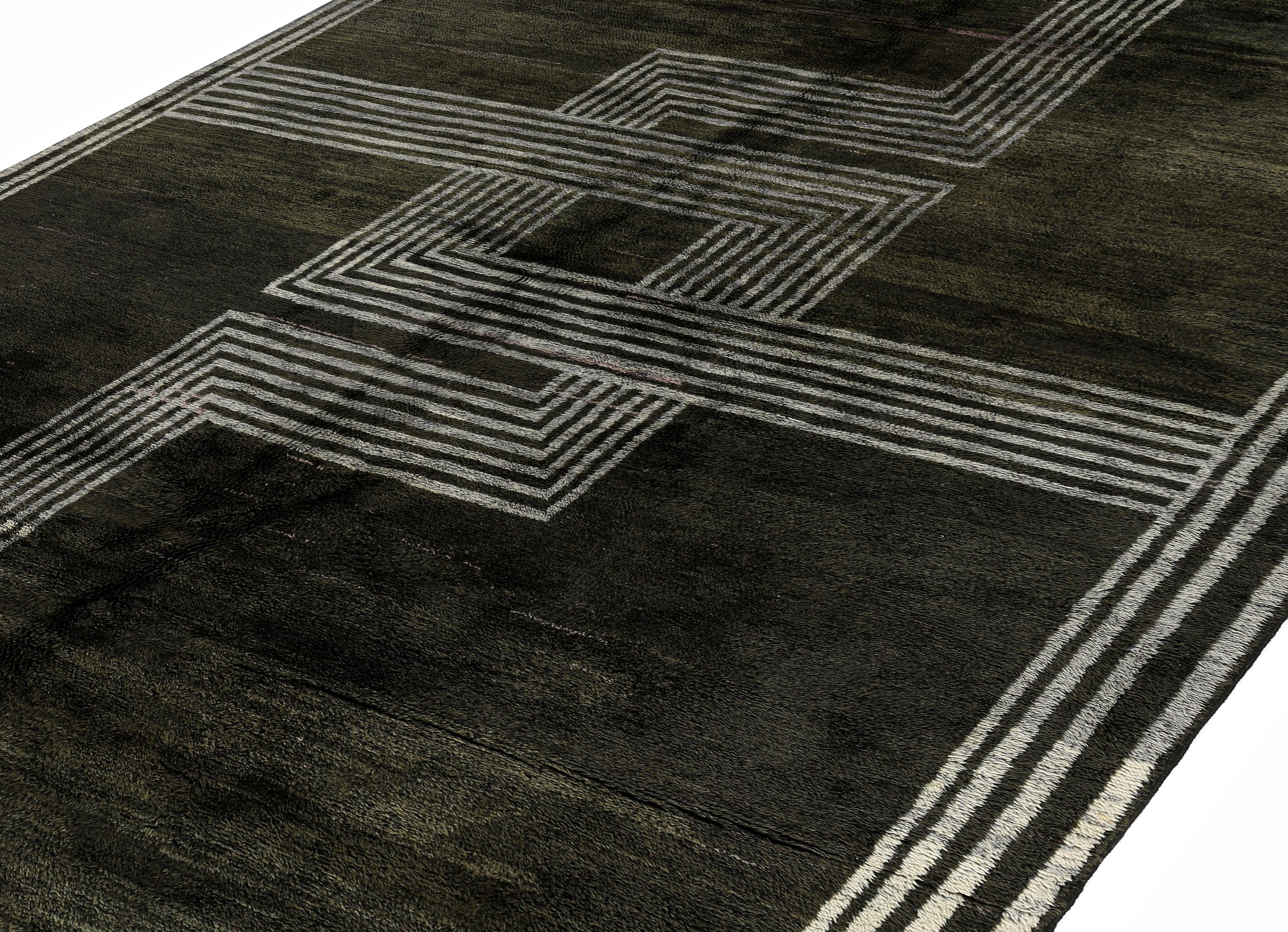 Organique Tapis marocain contemporain noué à la main à motifs géométriques Olive terreux en vente