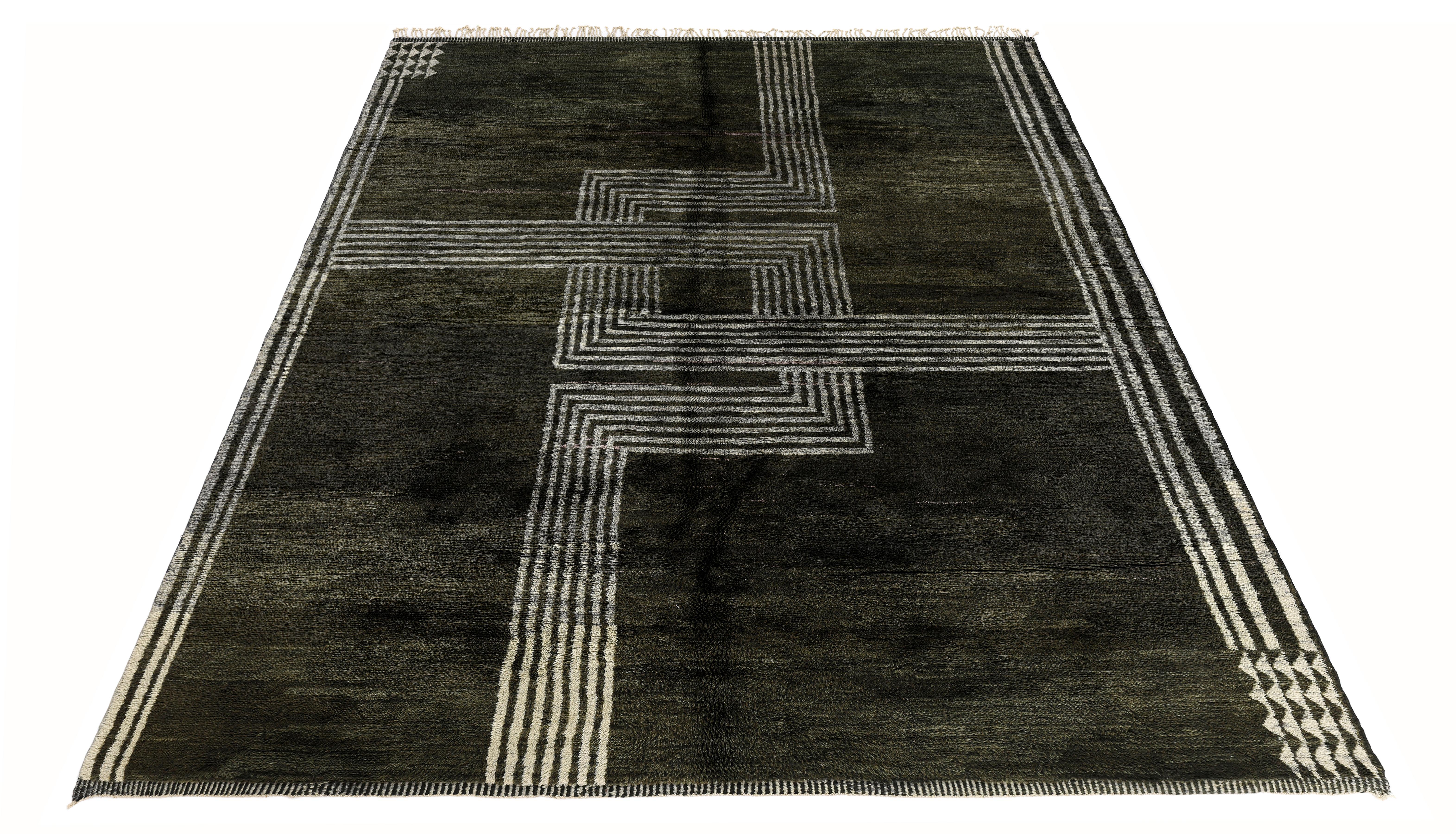 XXIe siècle et contemporain Tapis marocain contemporain noué à la main à motifs géométriques Olive terreux en vente