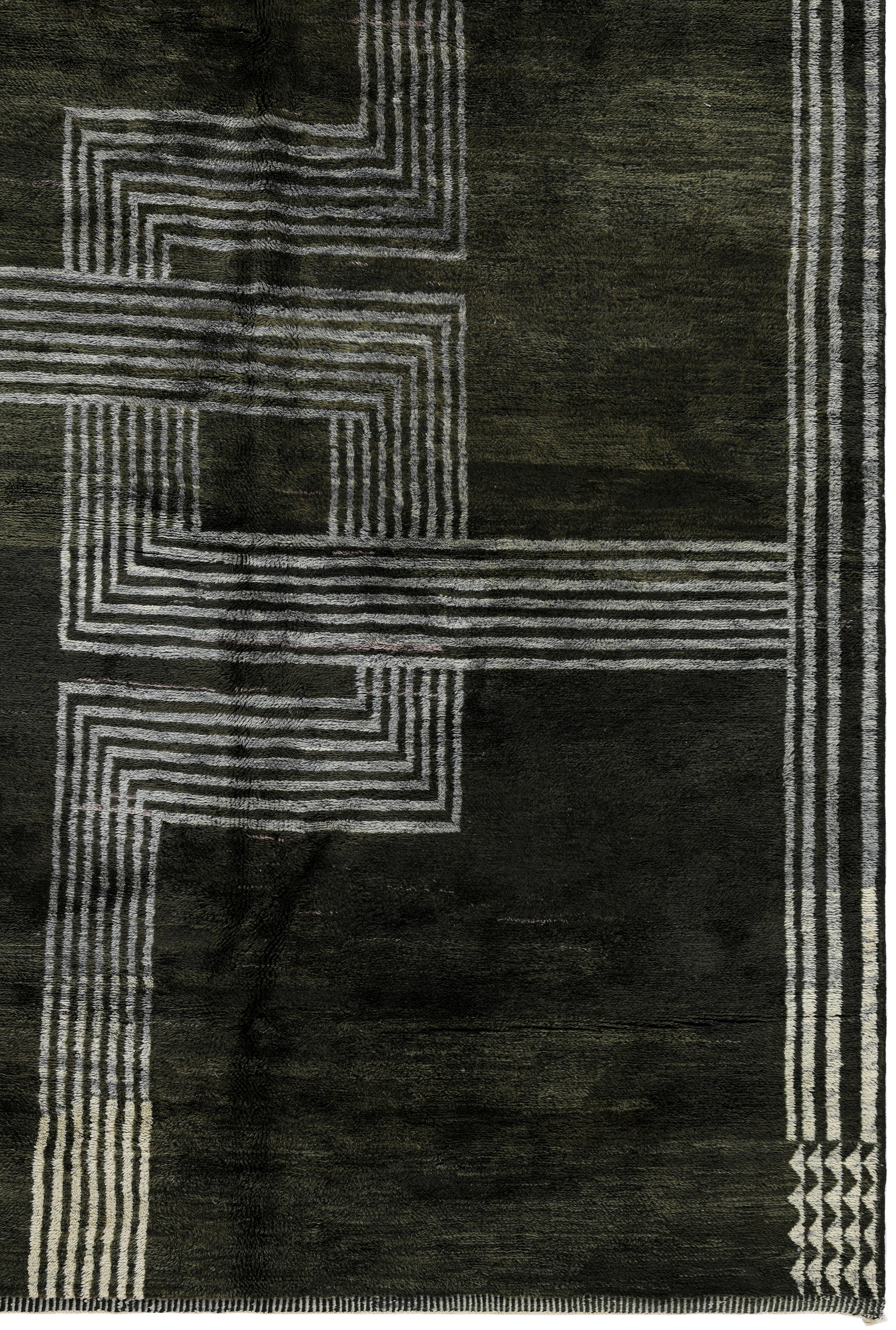 Tapis marocain contemporain noué à la main à motifs géométriques Olive terreux en vente 1