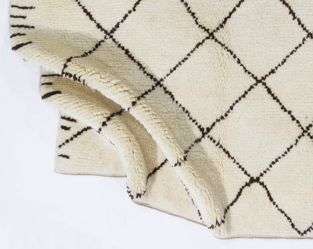 Hand-Knotted Contemporary Hand Knotted Moroccan Tulu Rug Made of Natural Ivory and Brown Wool For Sale