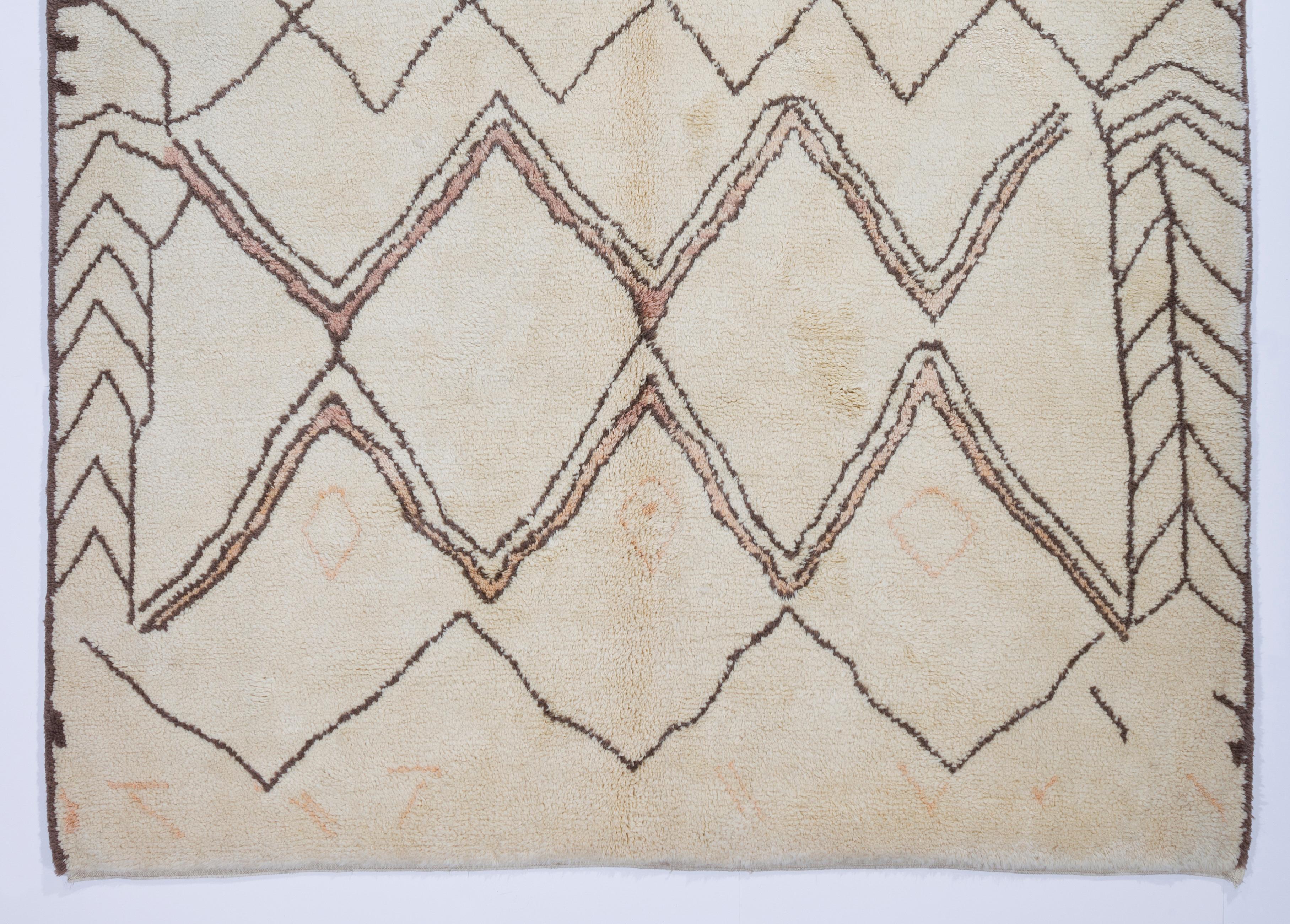 Moderne Tapis berbère marocain contemporain fait à la main. 100 % laine. Options sur-mesure disponibles en vente