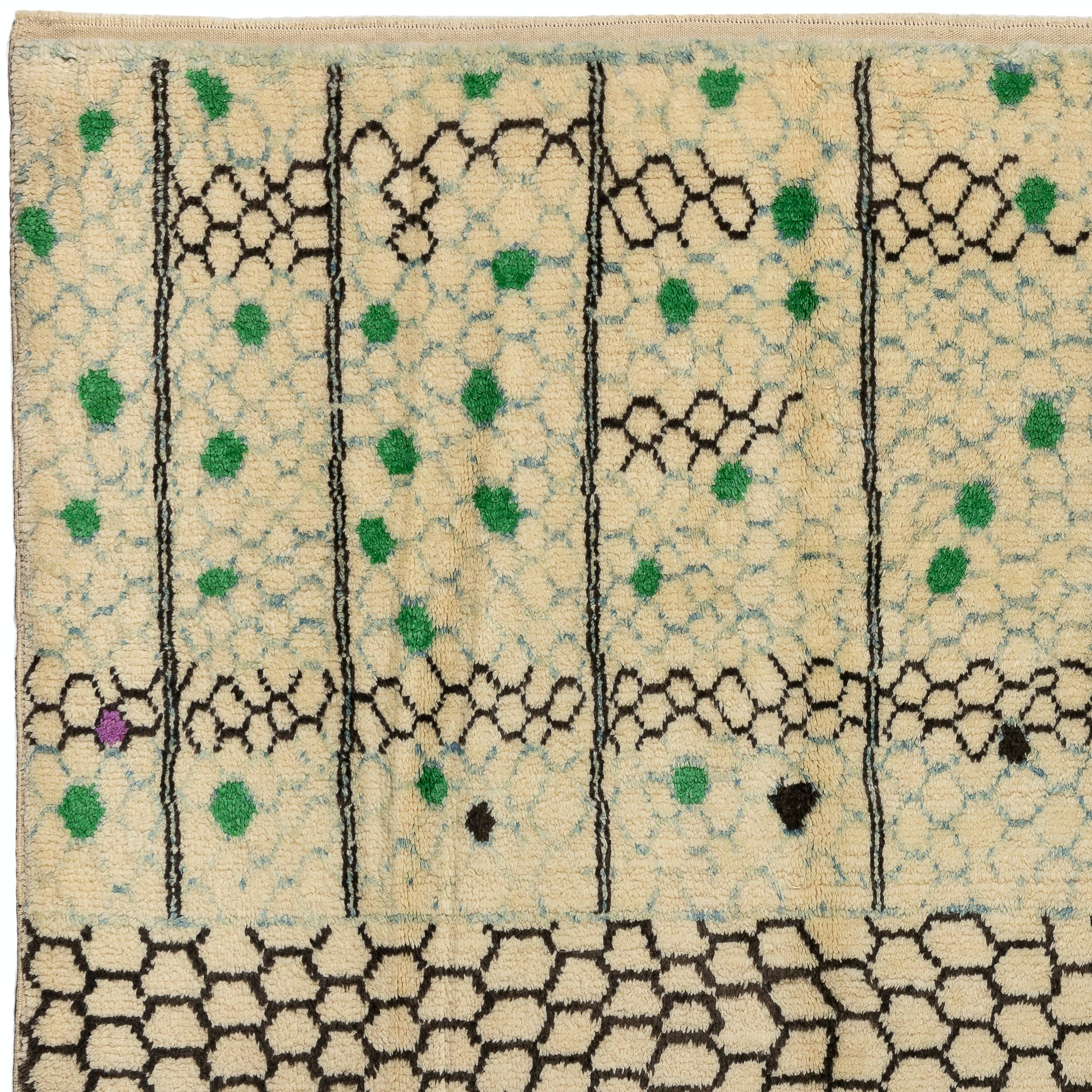 Tapis moderne marocain, 100 % souple, laine velours, options personnalisées disponibles Neuf - En vente à Spring Valley, NY