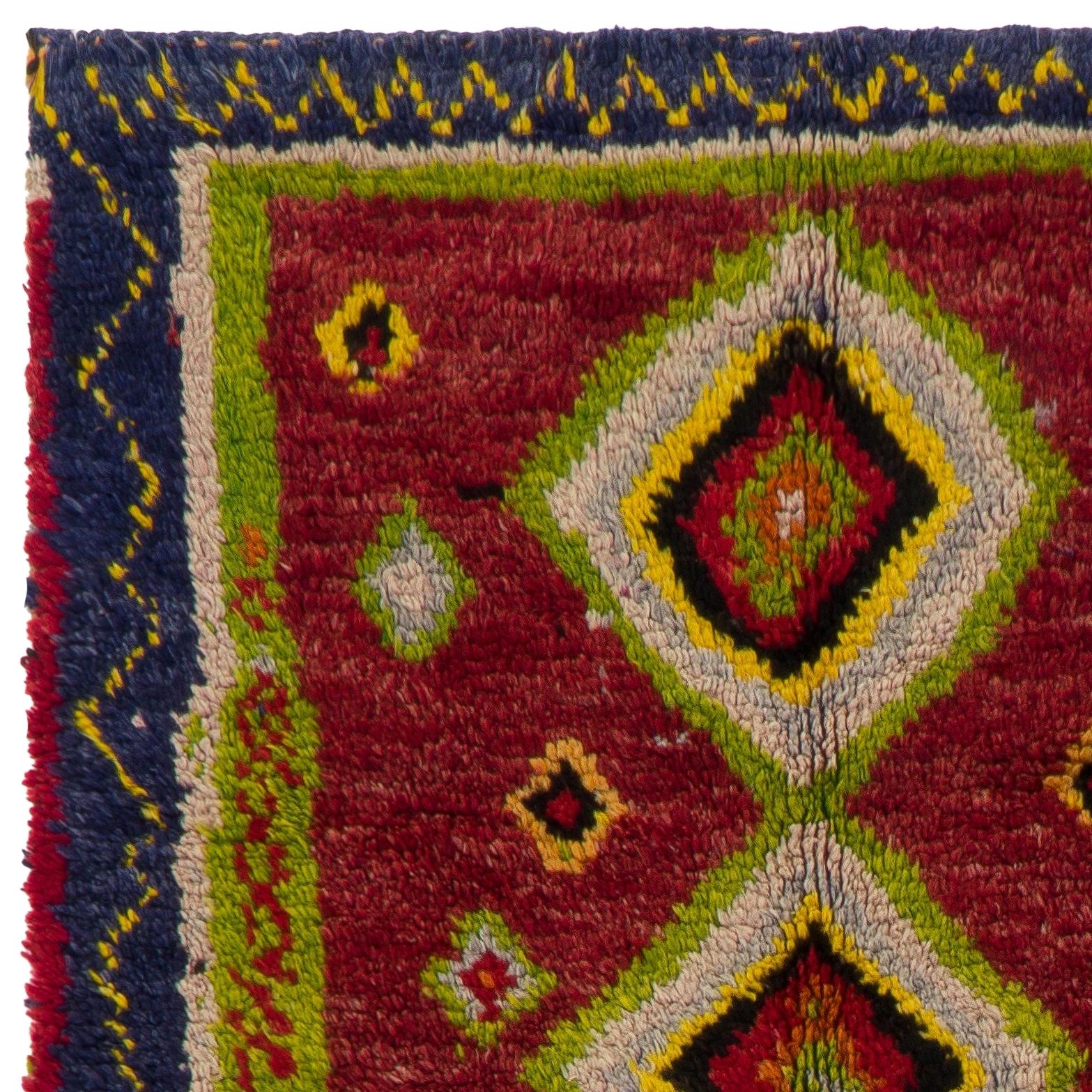 Alfombra Tulu Contemporánea Anudada a Mano con Diseño Marroquí y Campo Rojo. 100% lana Turco en venta