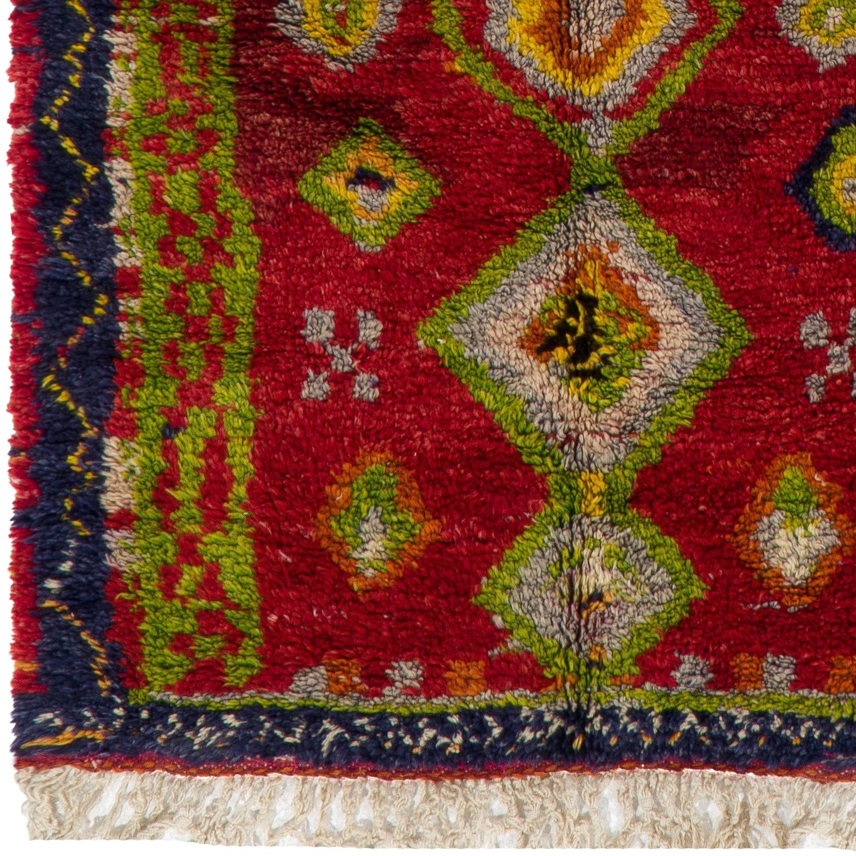 Alfombra Tulu Contemporánea Anudada a Mano con Diseño Marroquí y Campo Rojo. 100% lana en Nuevo estado para la venta en Spring Valley, NY