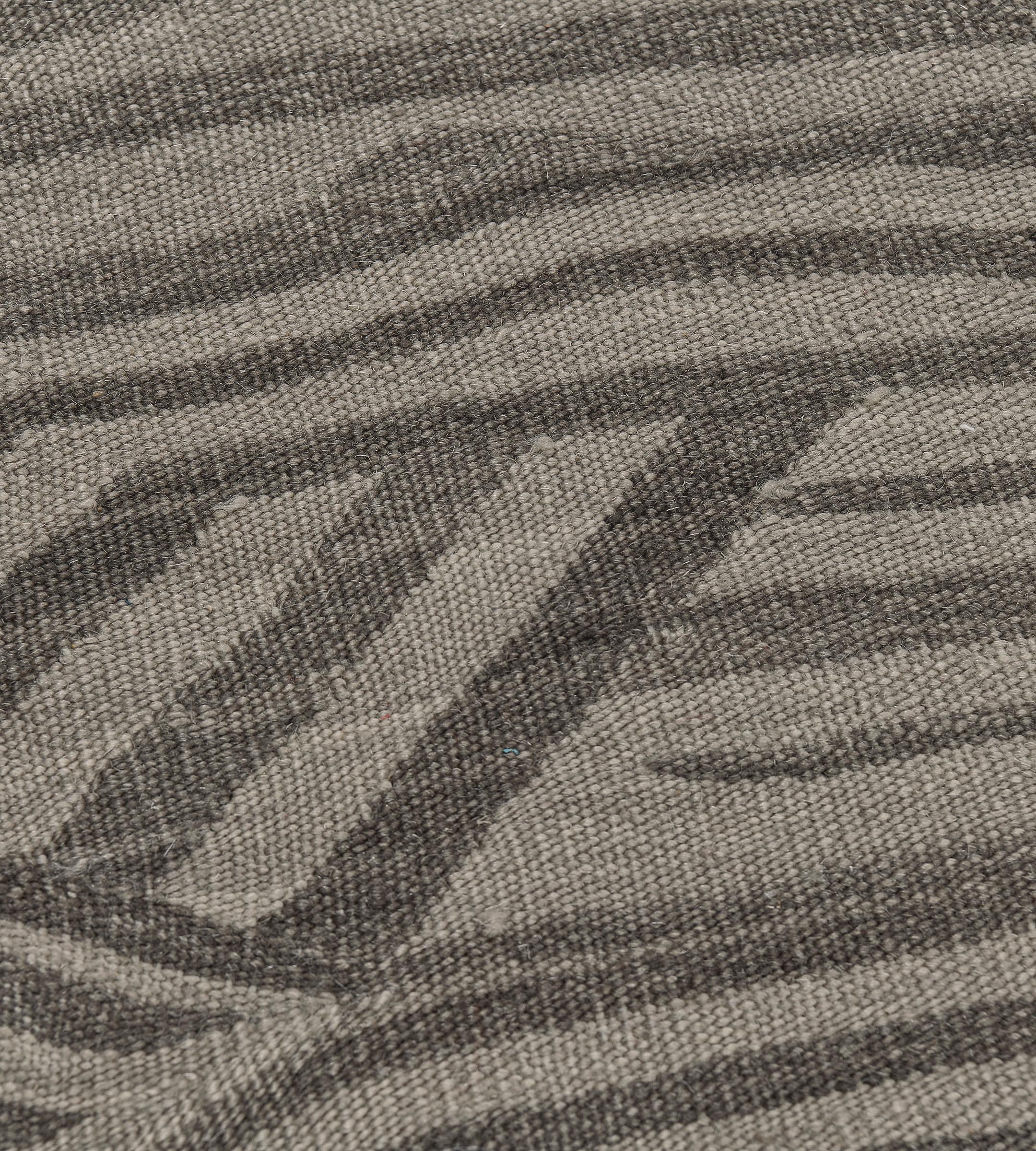 Contemporary Hand-knotted Wool Kilim Rug In New Condition For Sale In West Hollywood, CA