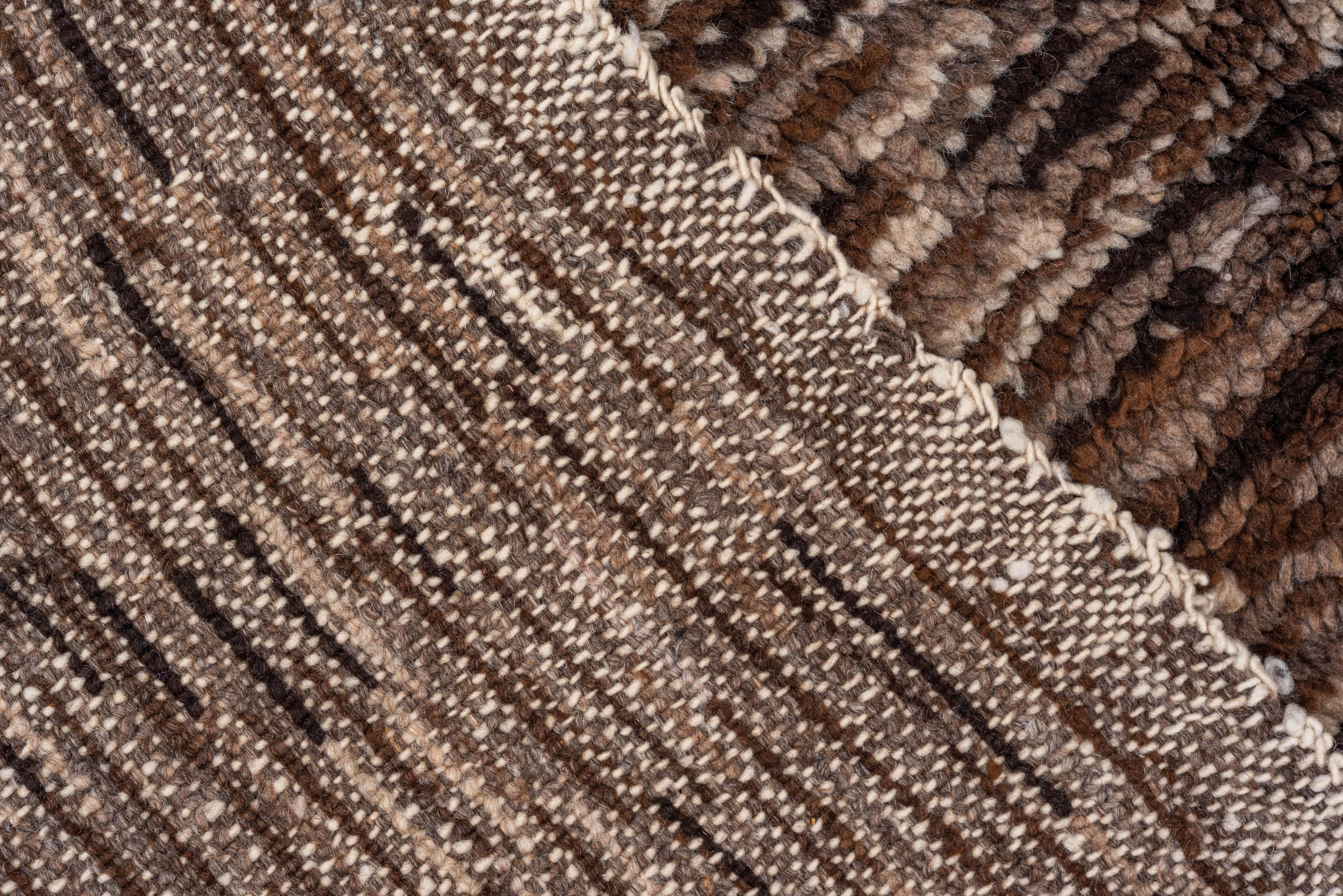 20th Century Contemporary Hand-Knotted Wool Rug Textured Mocha Field For Sale
