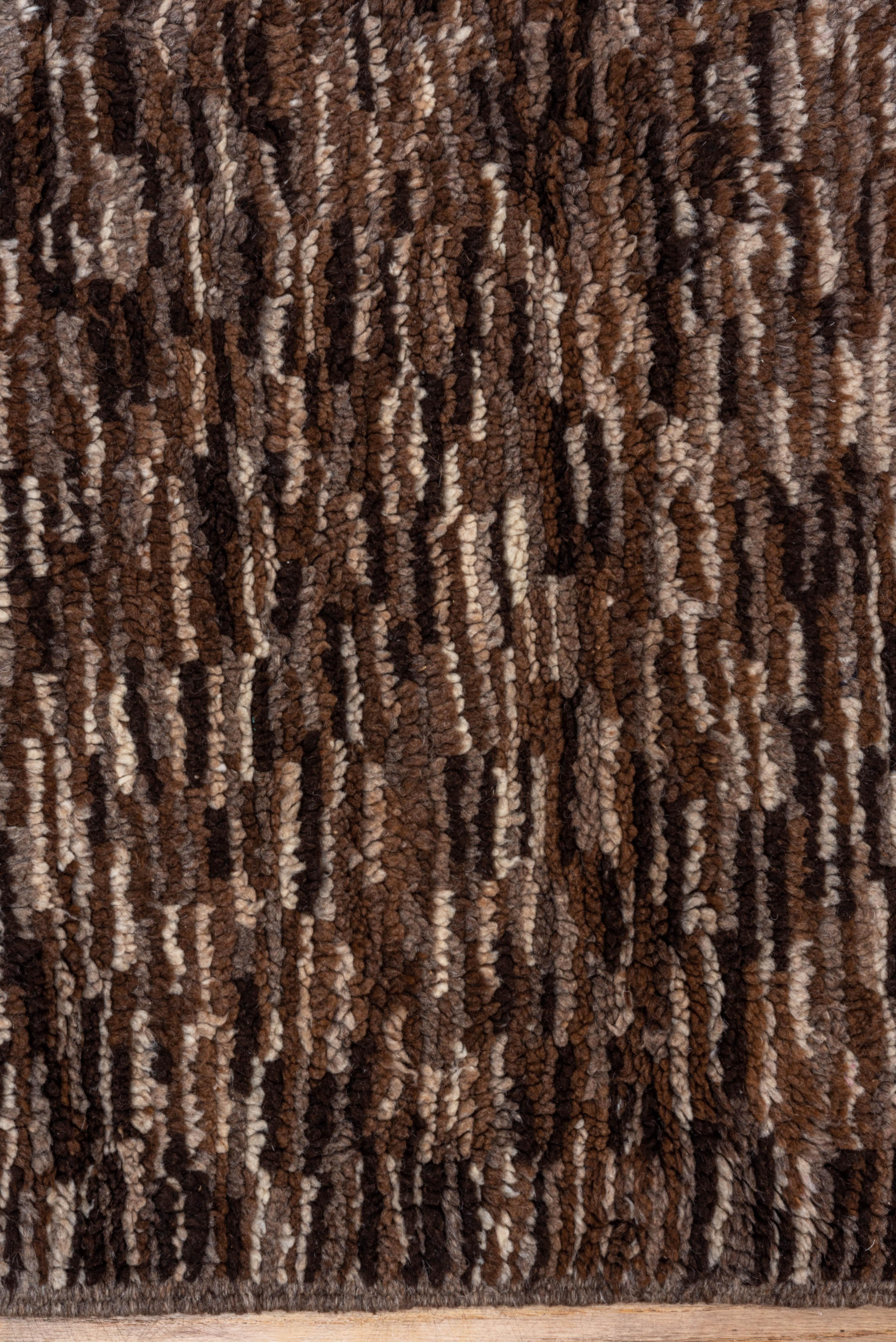 Contemporary Hand-Knotted Wool Rug Textured Mocha Field For Sale 1