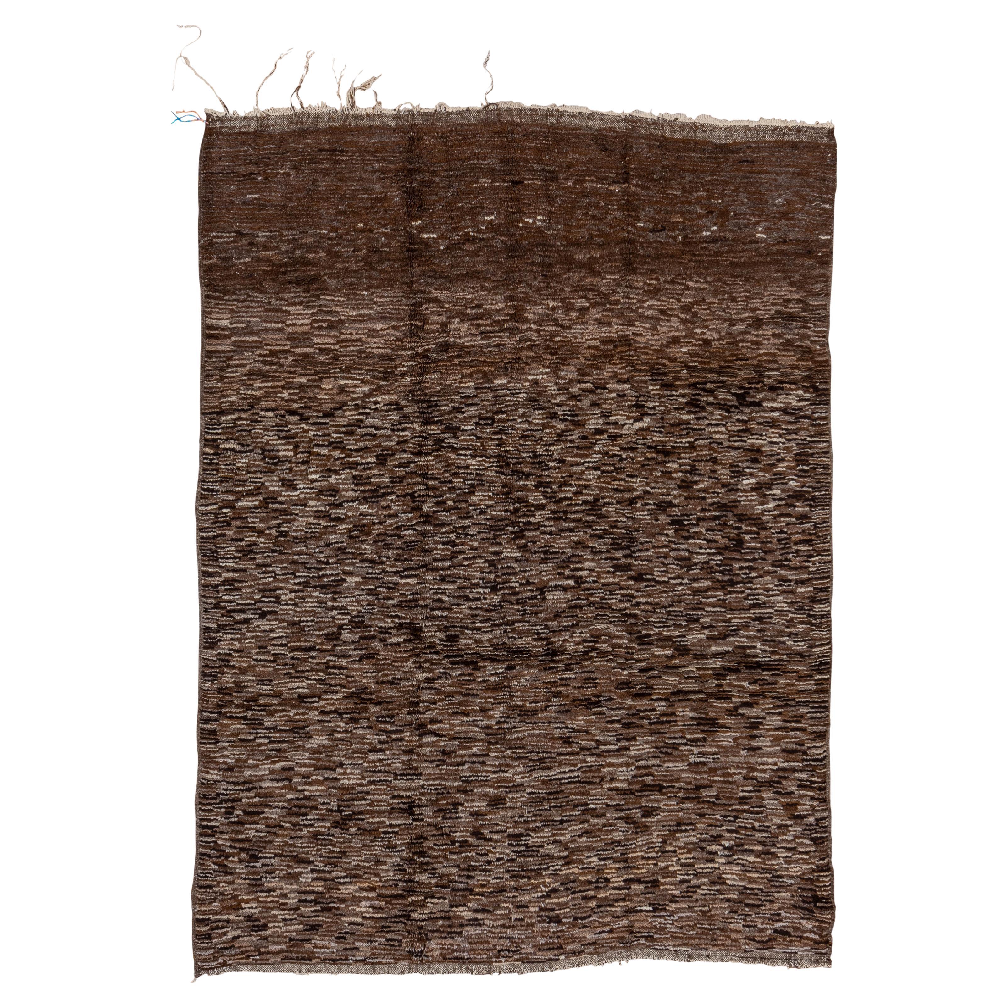 Contemporary Hand-Knotted Wool Rug Textured Mocha Field For Sale