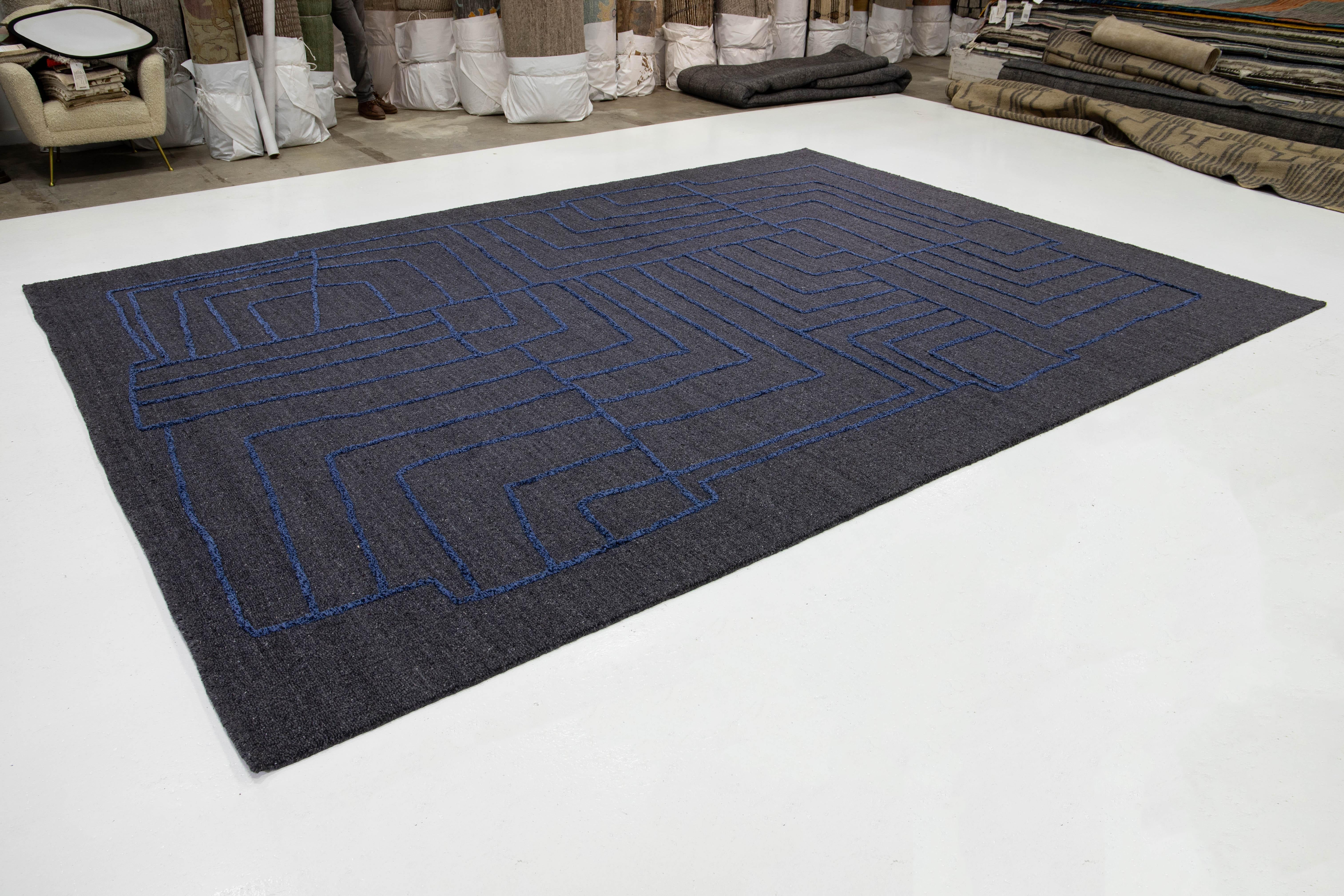 Indian Contemporary Hand Loom Wool Rug In Gray With Abstract Design For Sale