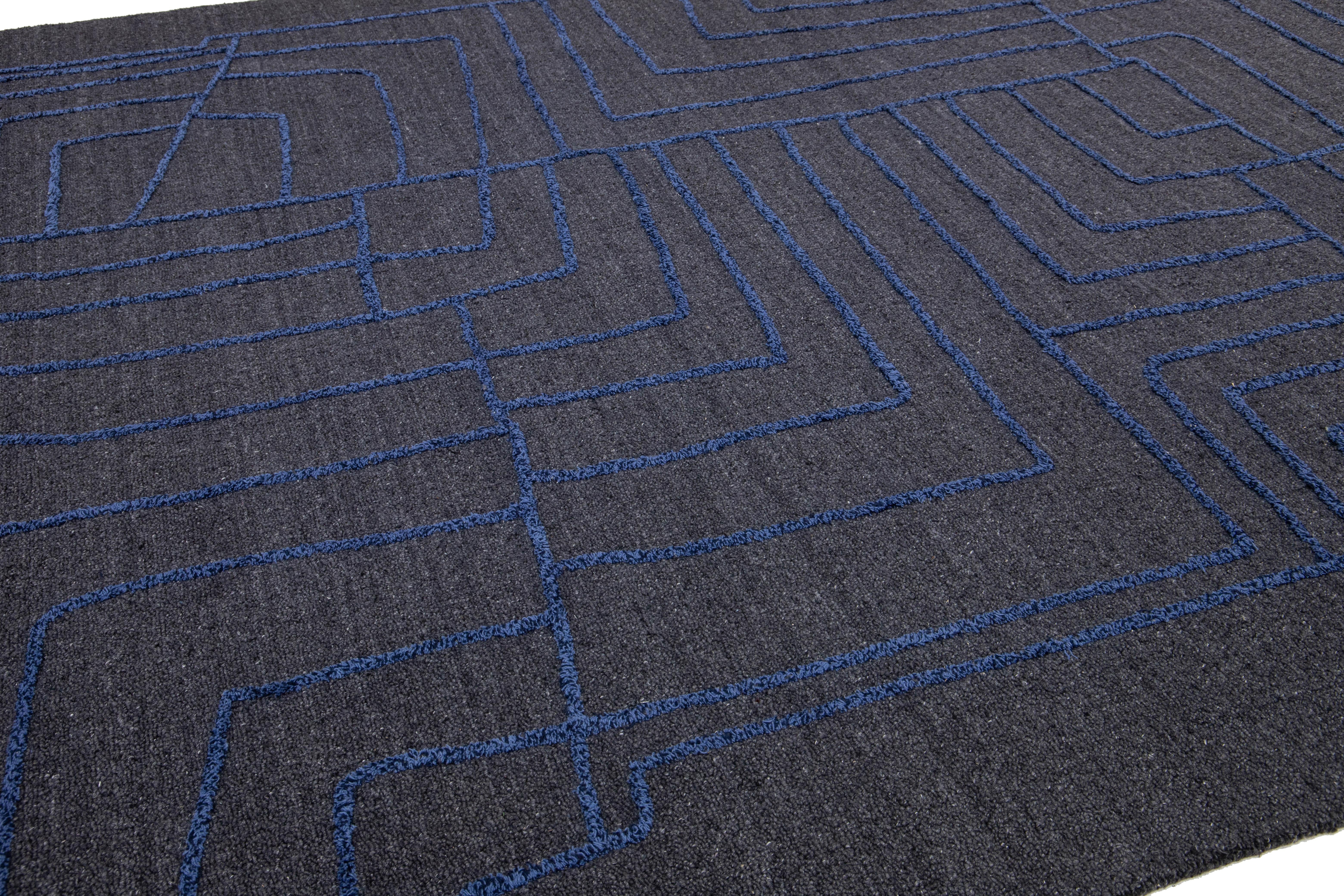 Hand-Crafted Contemporary Hand Loom Wool Rug In Gray With Abstract Design For Sale