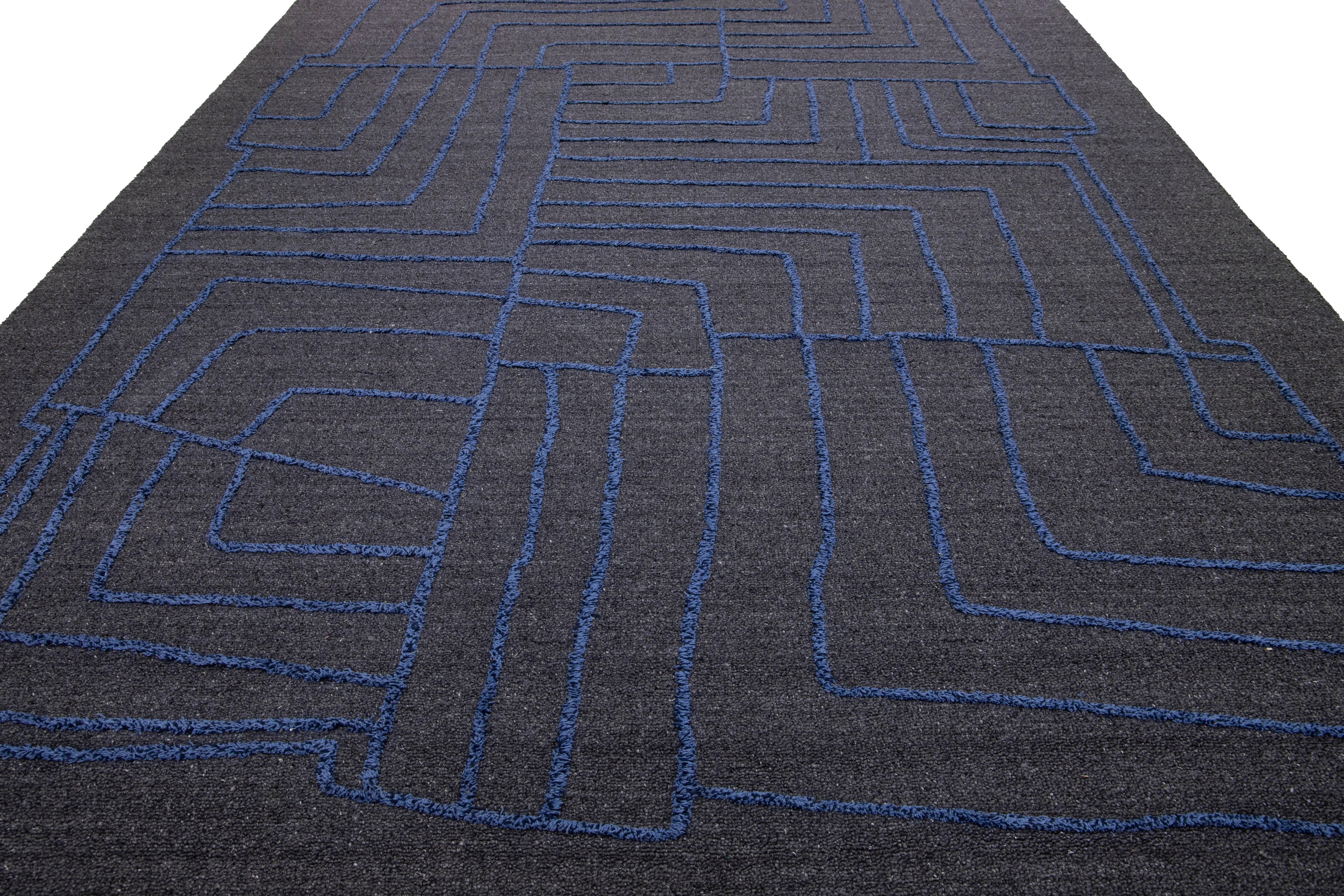 Contemporary Hand Loom Wool Rug In Gray With Abstract Design For Sale 1
