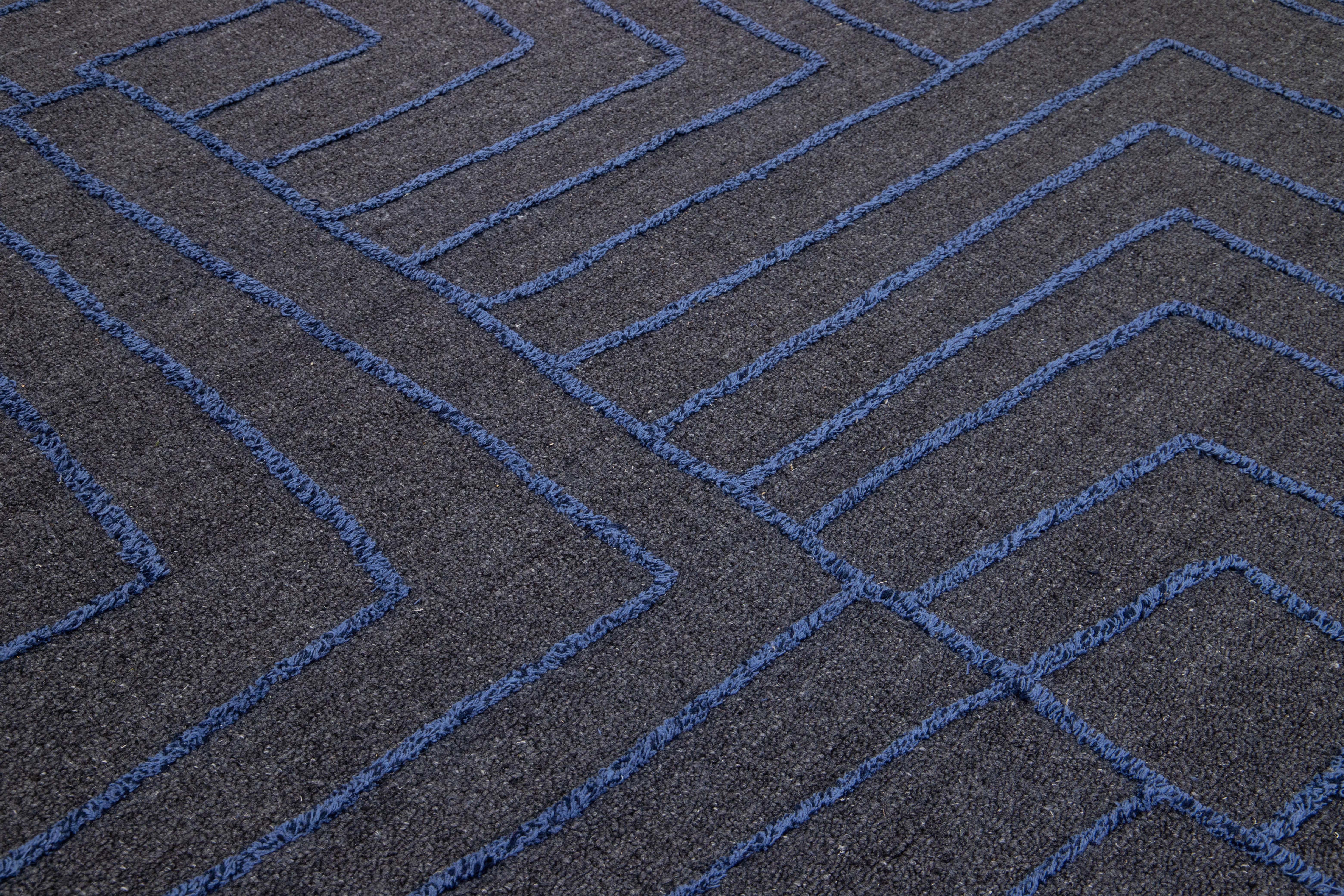 Contemporary Hand Loom Wool Rug In Gray With Abstract Design For Sale 2