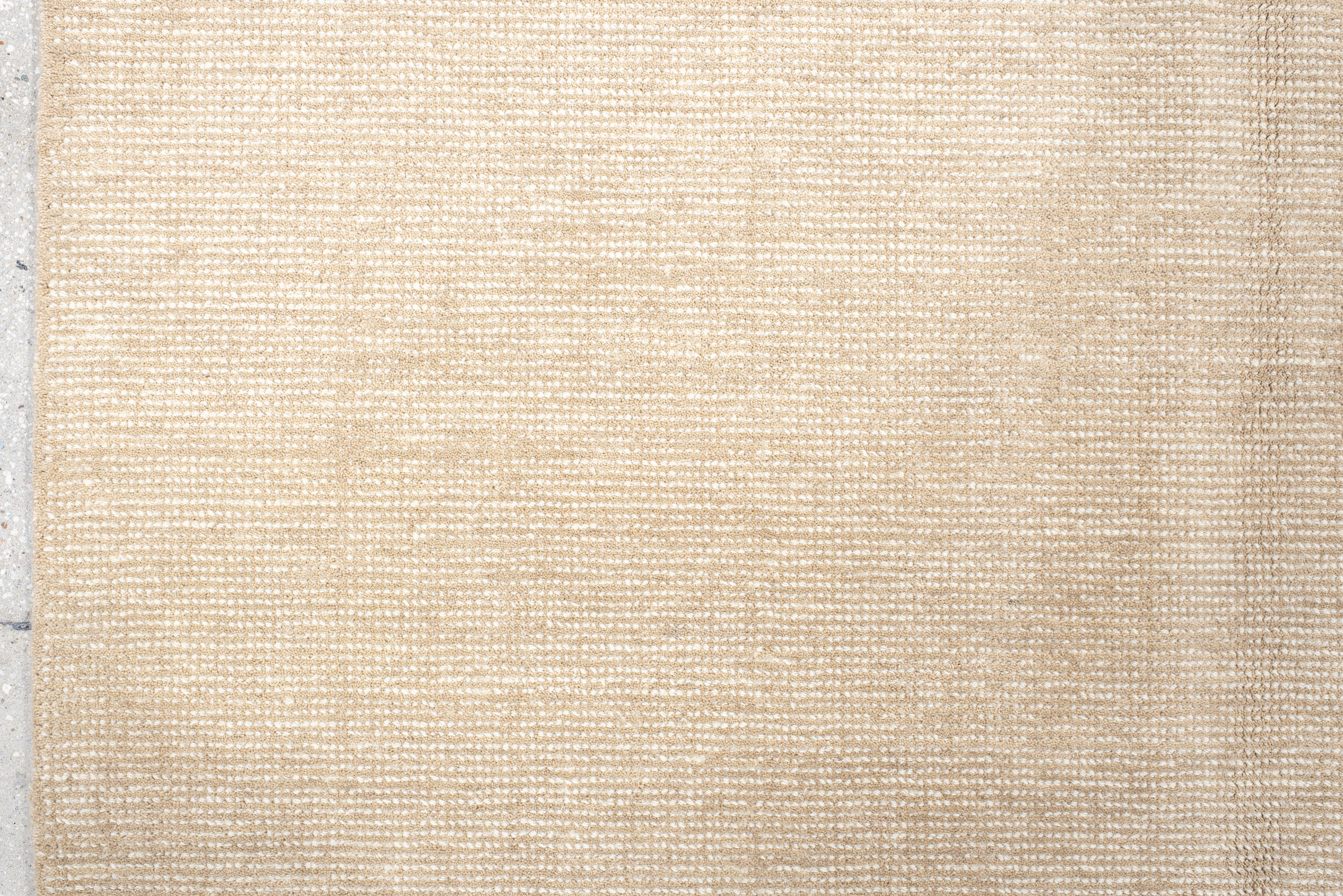 XXIe siècle et contemporain Tapis contemporain tissé à la main - Design minimaliste angulaire en taupe, crème en vente
