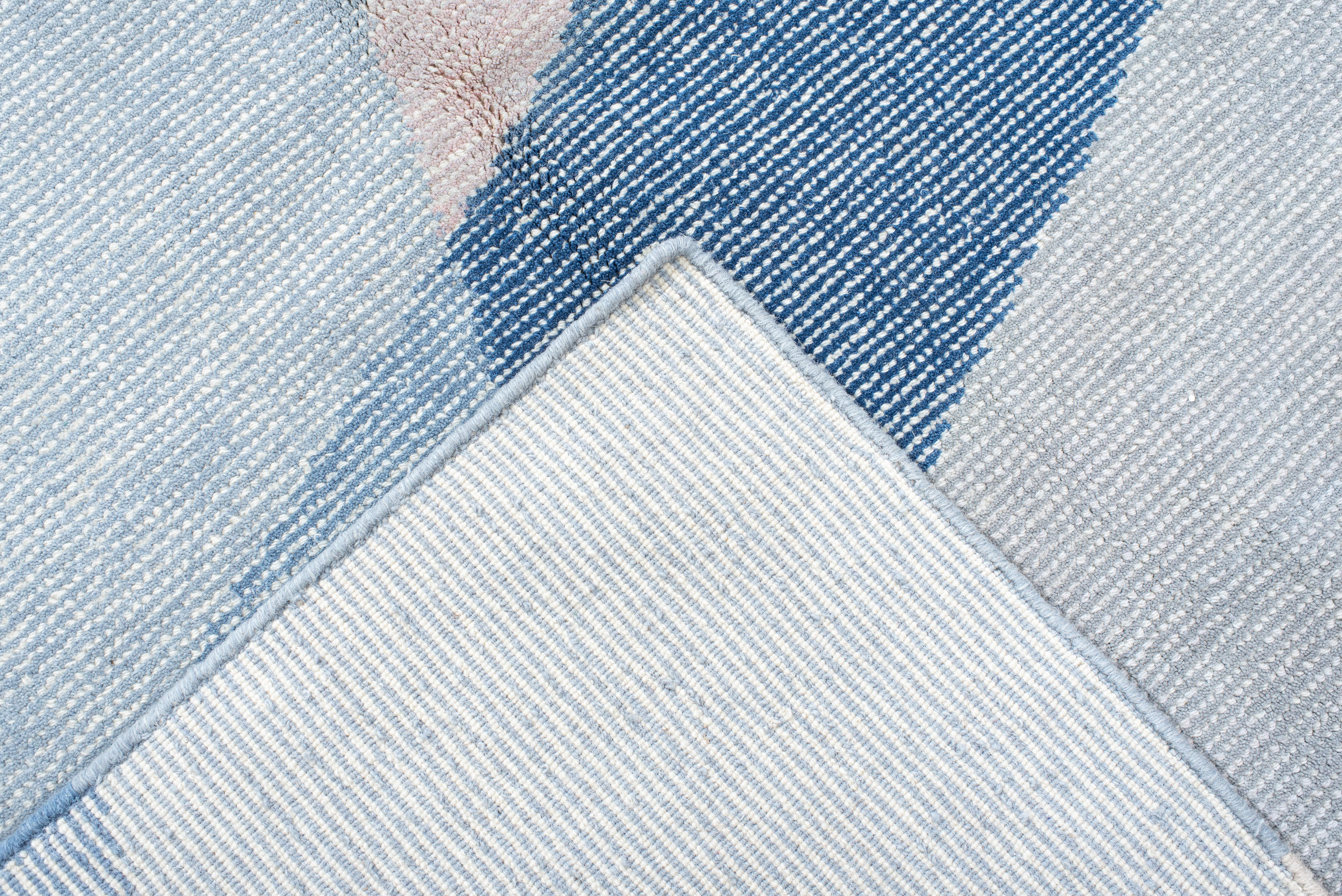 Contemporary Hand-Loomed Rug – Diagonal Geometric Pattern in Ice Blue and Ivory In Excellent Condition For Sale In New York, NY