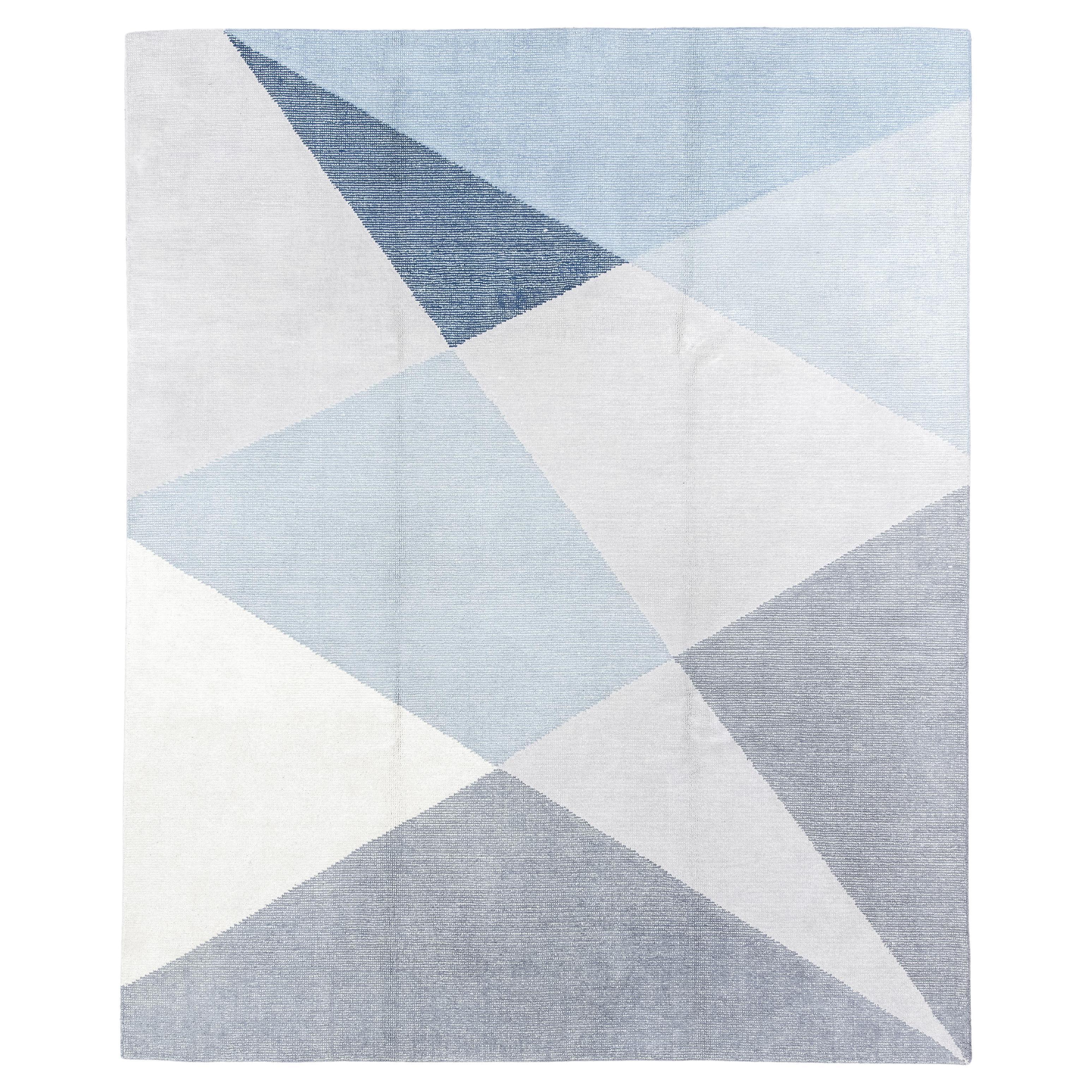 Tapis contemporain tissé à la main - Design géométrique à facettes dans des tons bleus froids en vente