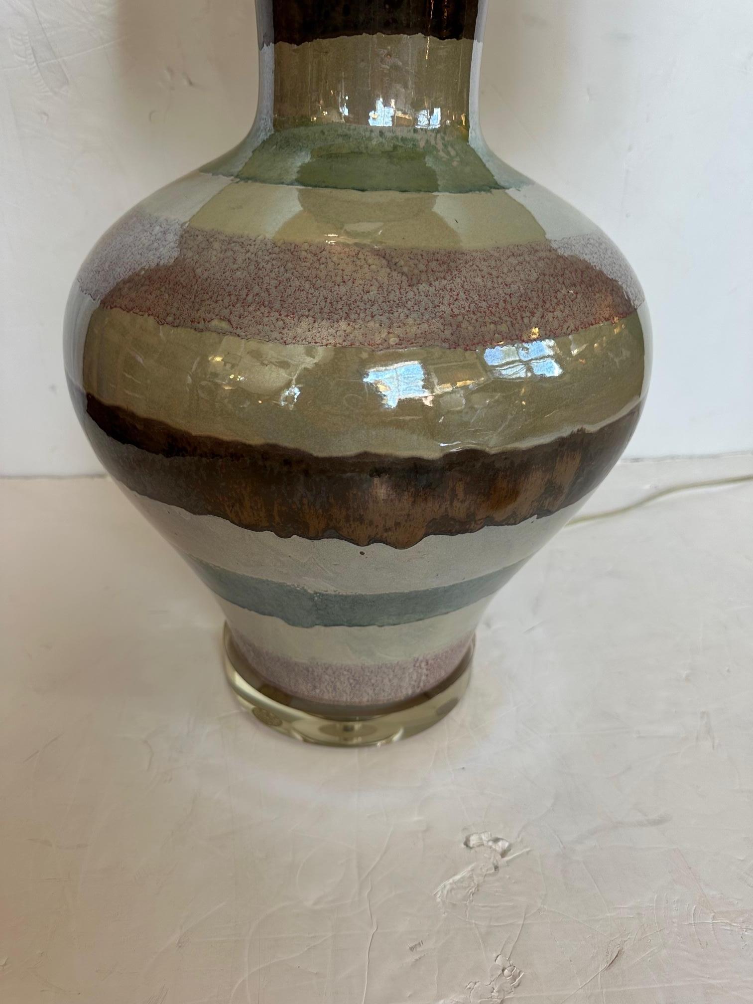 Céramique Lampe de table contemporaine en céramique émaillée faite à la main  en vente