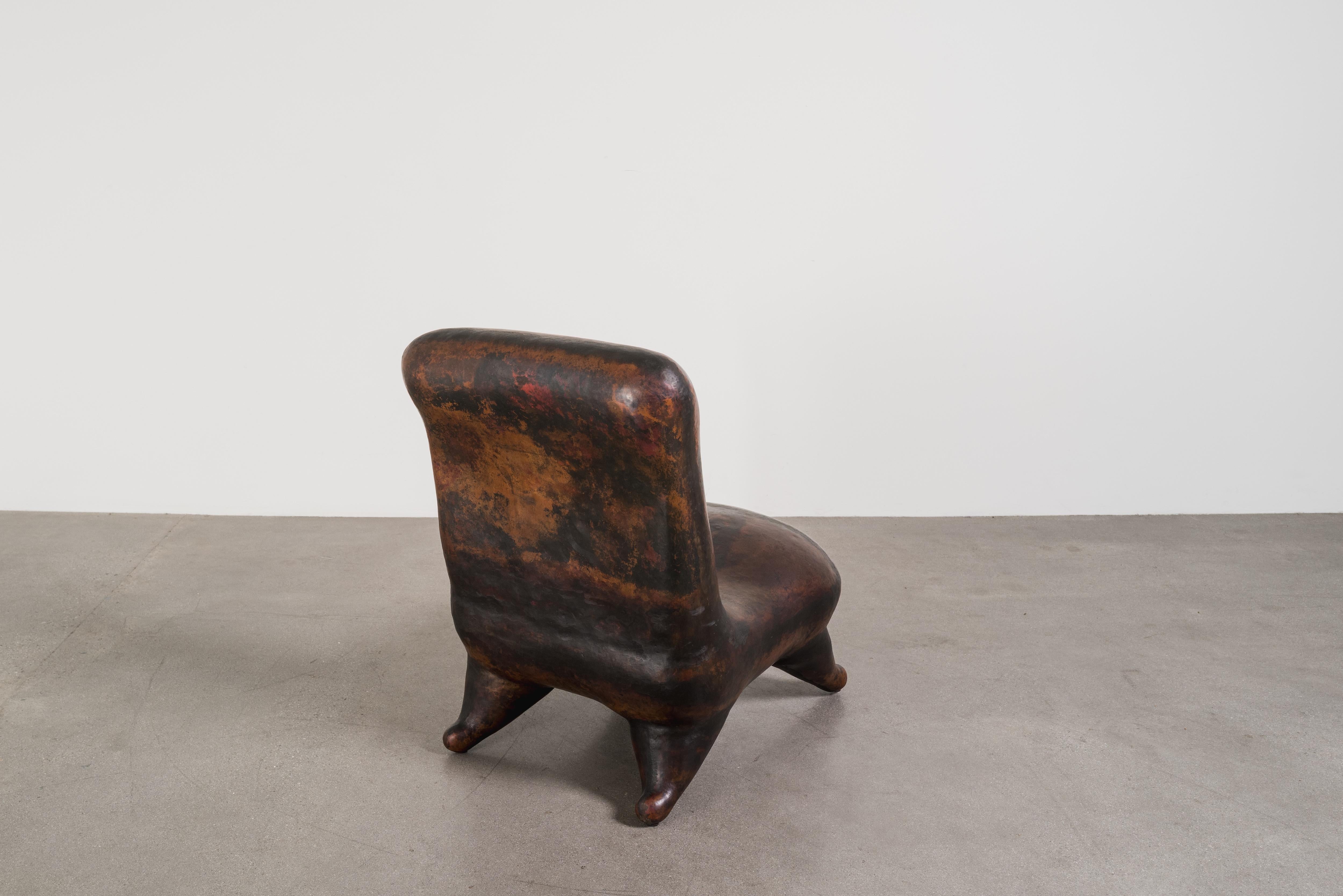 Chaise contemporaine en cuivre repoussé à la main par Robert Theo, édition limitée Neuf - En vente à Los Angeles, CA