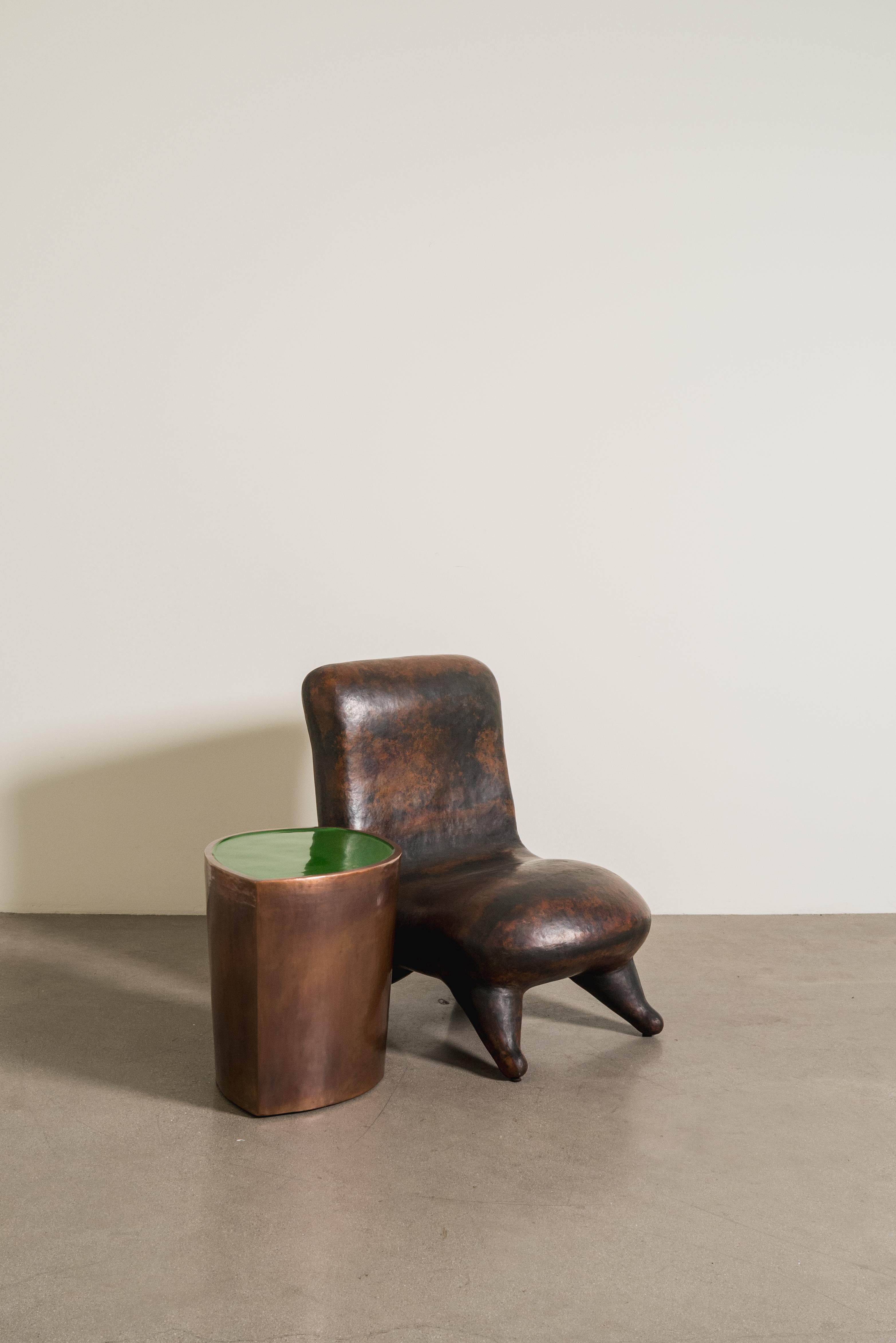 Chaise contemporaine en cuivre repoussé à la main par Robert Theo, édition limitée en vente 1