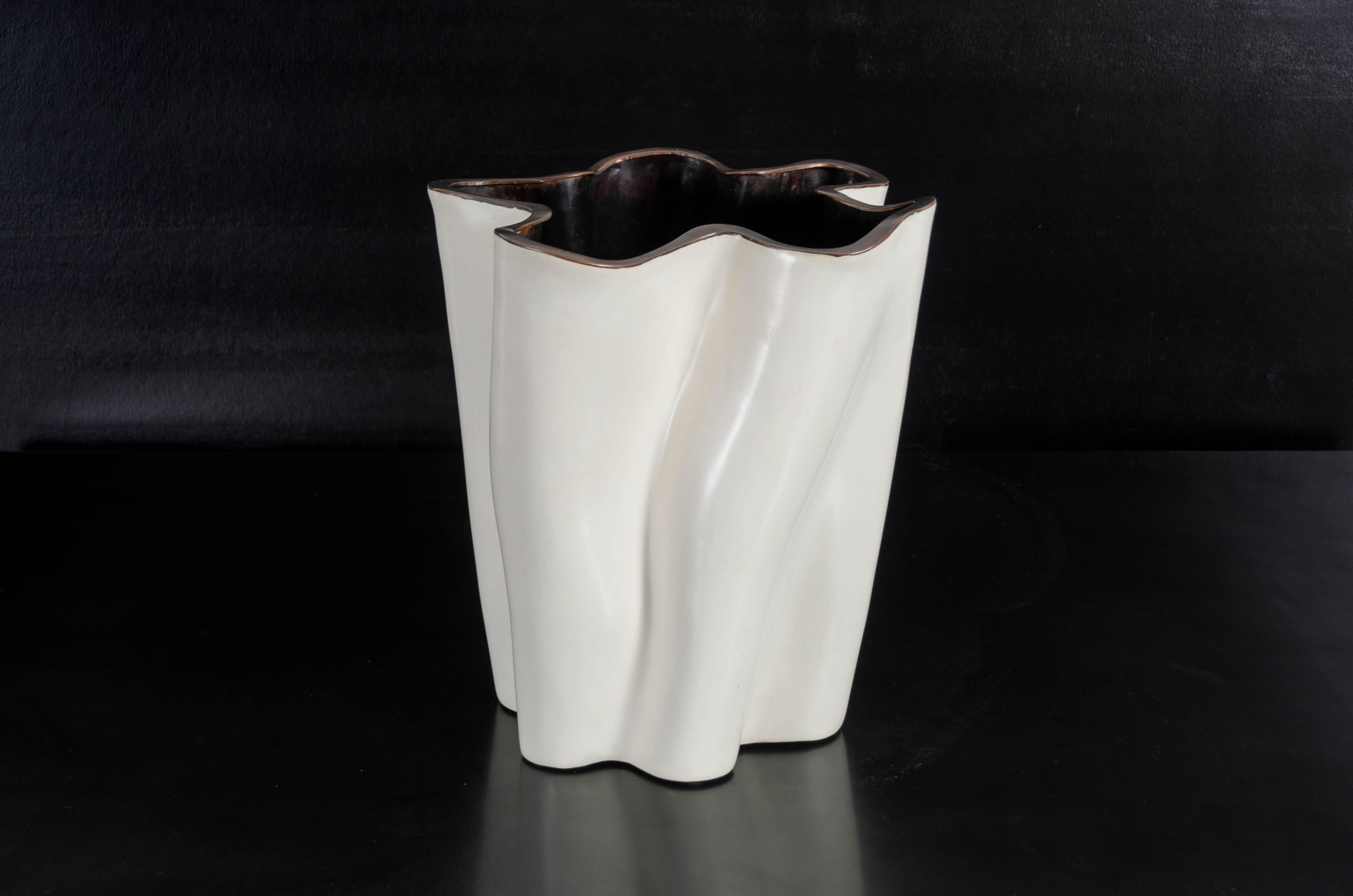 Contemporary Hand Repoussé Ji Guan Hua Vase in Cream Lacquer by Robert Kuo For Sale 1