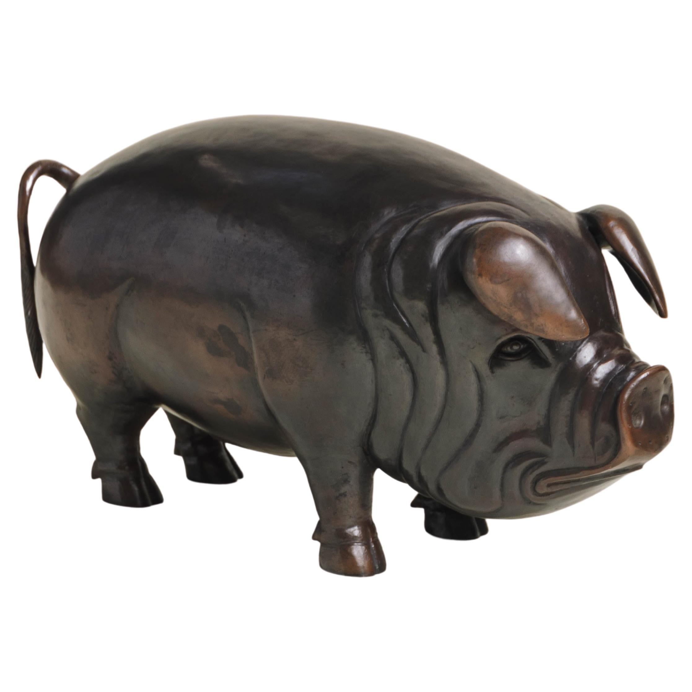 Zeitgenössische Schweineskulptur aus dunklem Antikkupfer von Robert Kuo (Handrepoussé) im Angebot