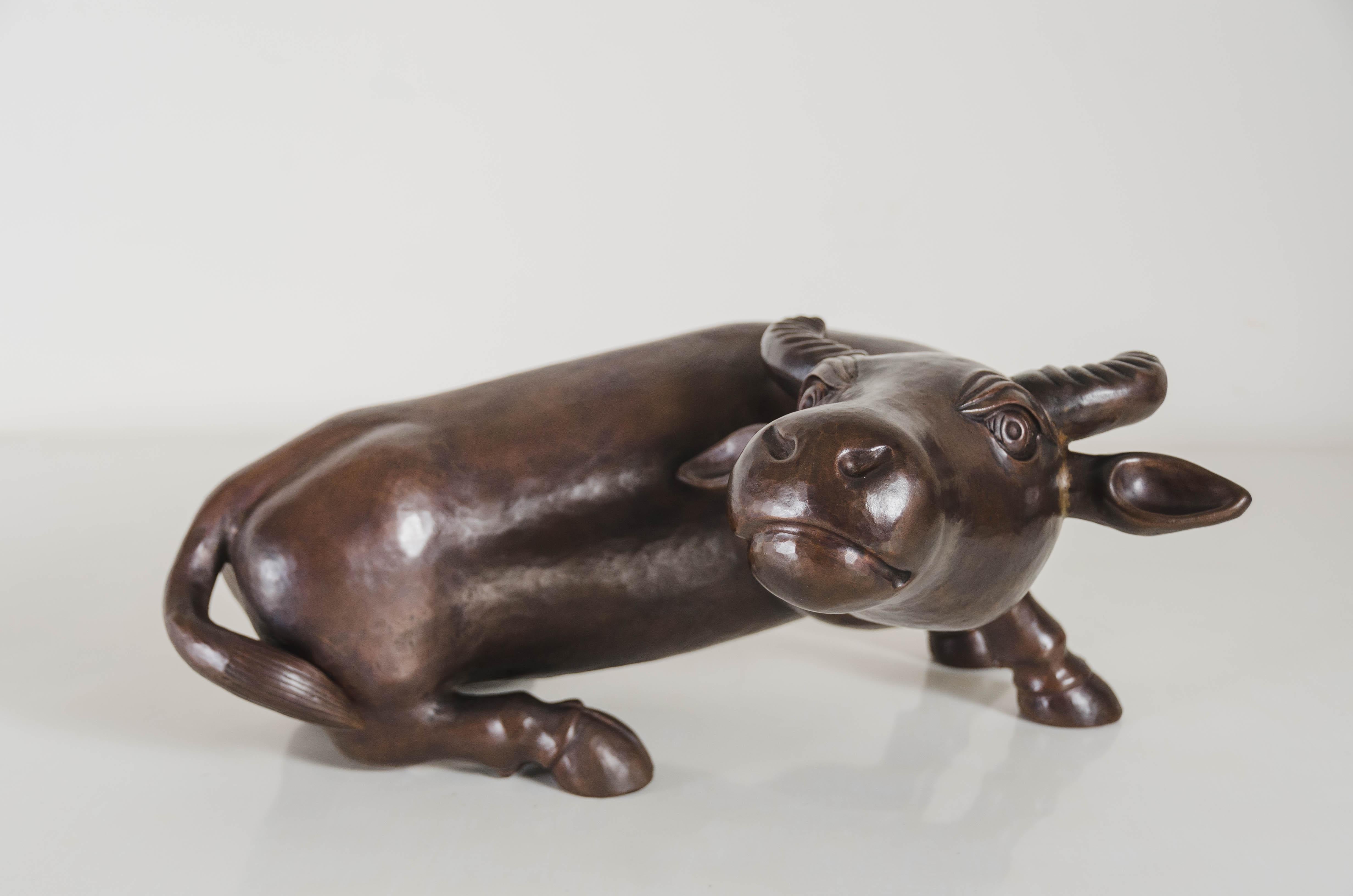 Zeitgenössische, handgedrehte Wasserox-Skulptur aus antikem Kupfer von Robert Kuo im Angebot 1