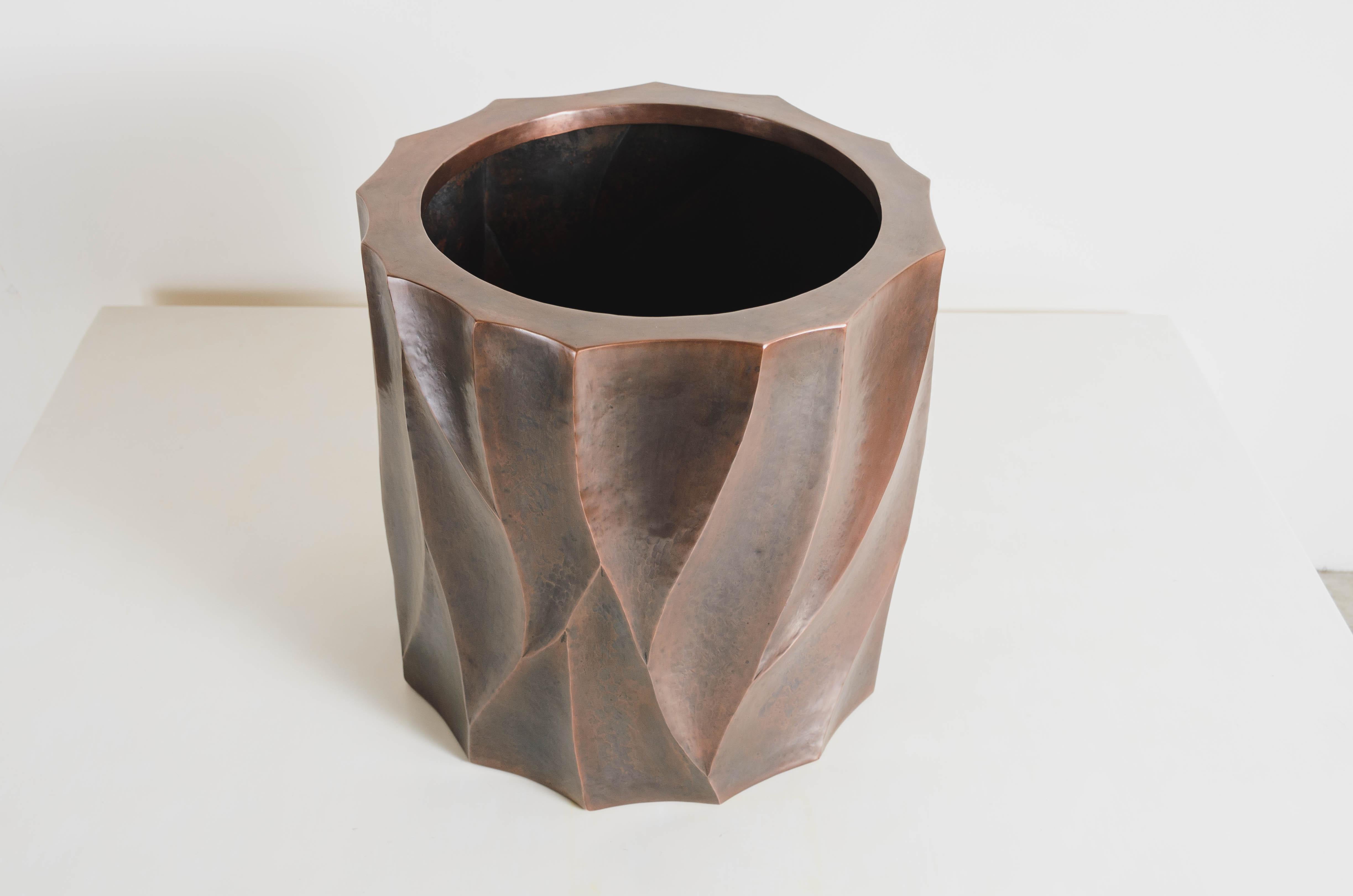 Za Xian Pot
Antique Copper
Hand Repoussé
Limited Edition
Each piece is individually crafted and is unique
Repoussé is the traditional art of hand-hammering decorative relief onto sheet metal. The technique originated around 800 BC between Asia