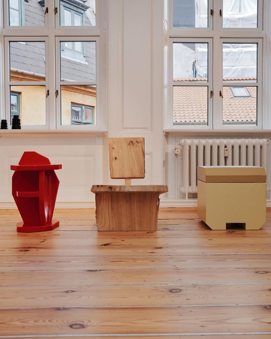 Legno Sedia da salotto contemporanea in legno naturale scolpito a mano e strappato di Willem Van Hooff in vendita