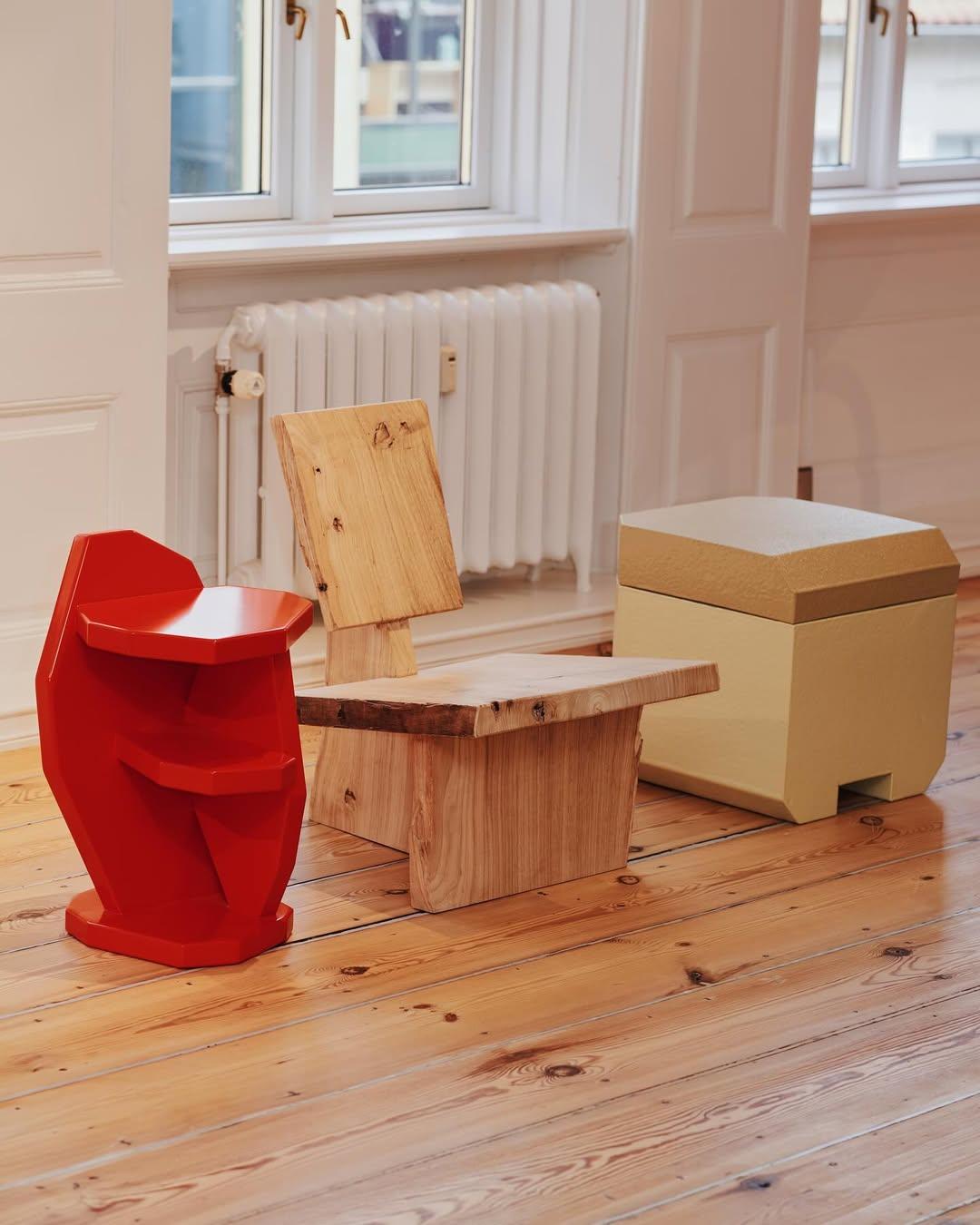 Sedia da salotto contemporanea in legno naturale scolpito a mano e strappato di Willem Van Hooff in vendita 1