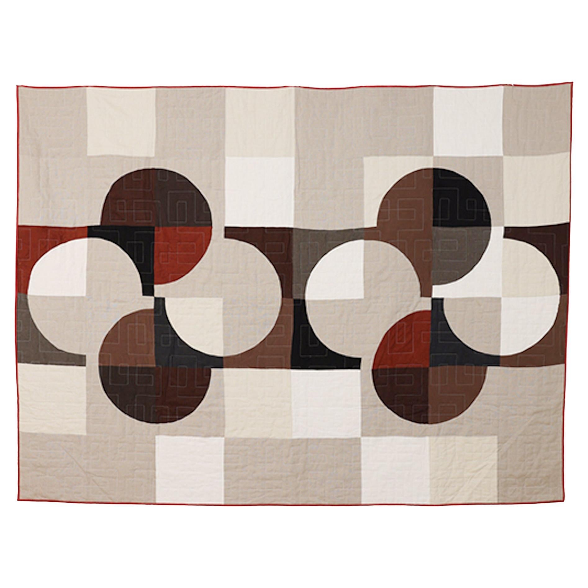 Contemporary hand-sewn Drunkard's Path quilt by British master maker For Sale