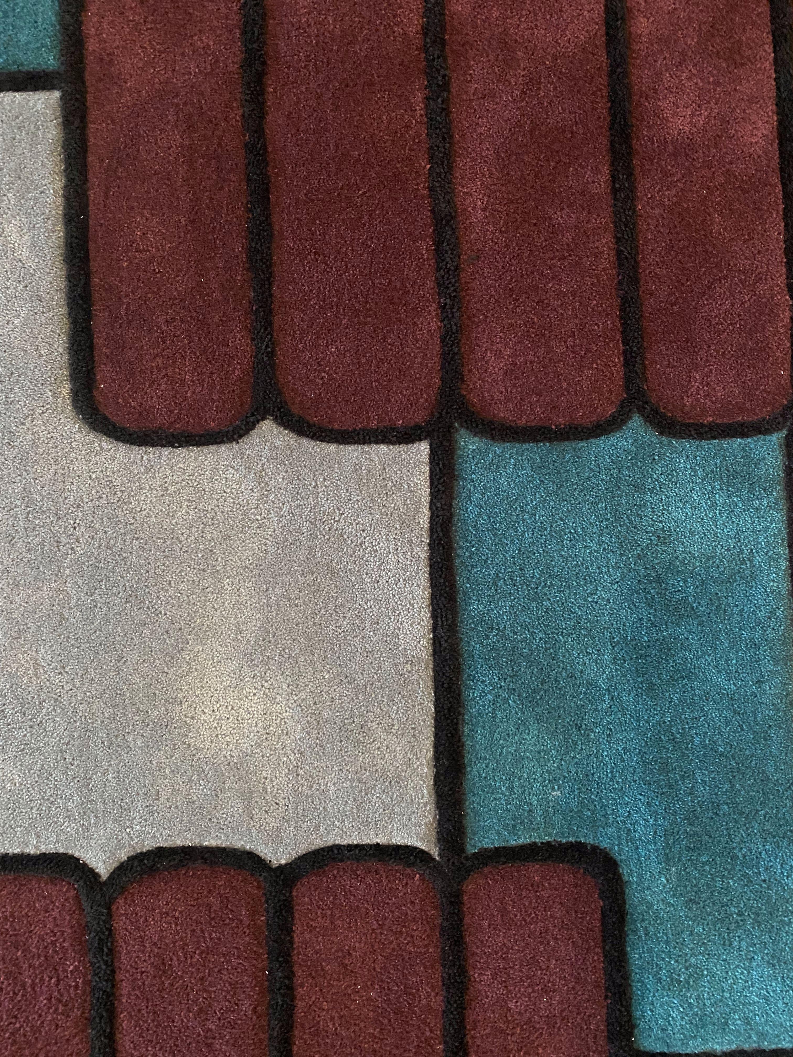 Carved Modern Style HandTufted Rug Combines into Maroon Tosca 