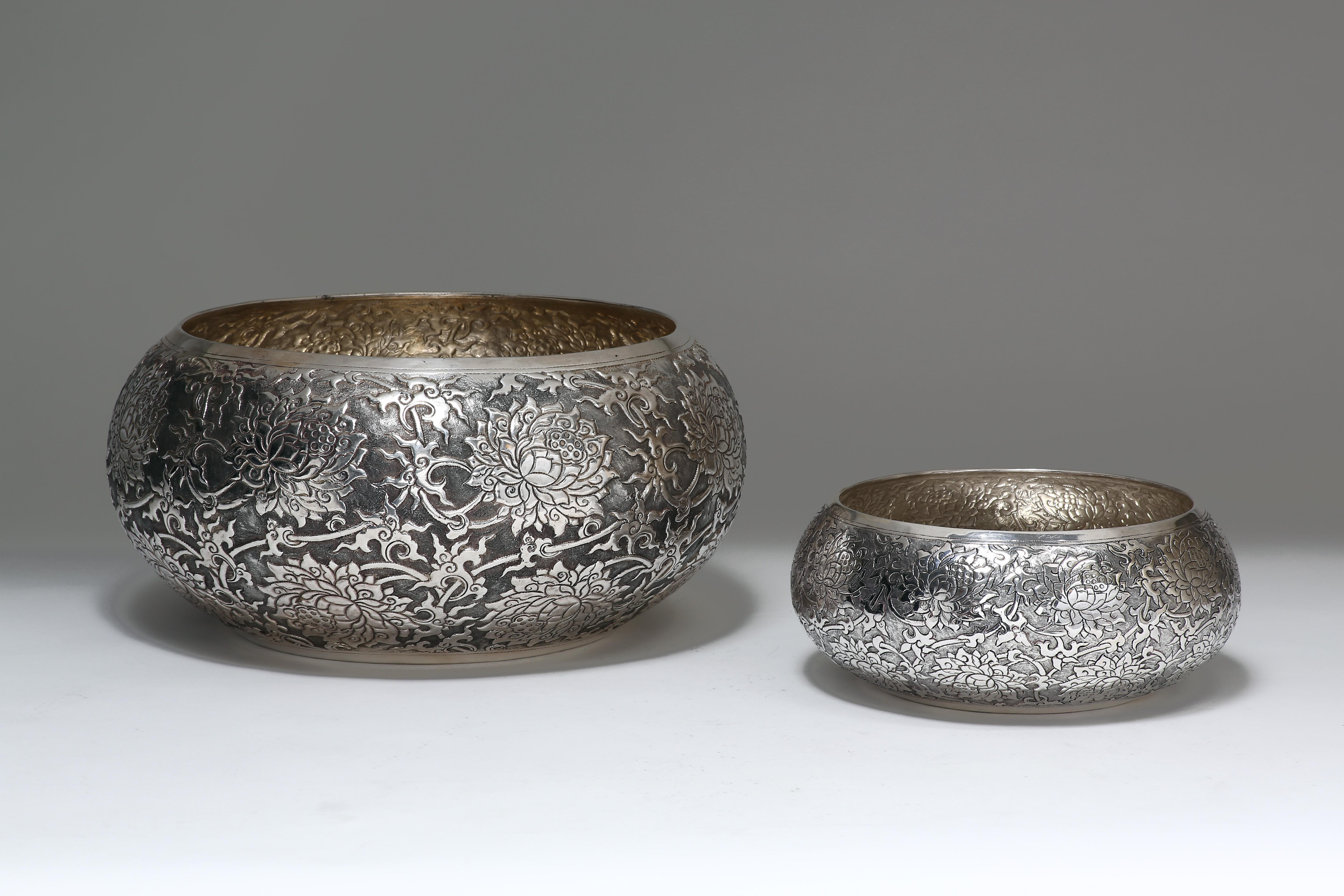 Contemporary Hand-Worked Solid Silver Bowl, Lotus Motif, Centerpiece In New Condition For Sale In 10 Chater Road, HK