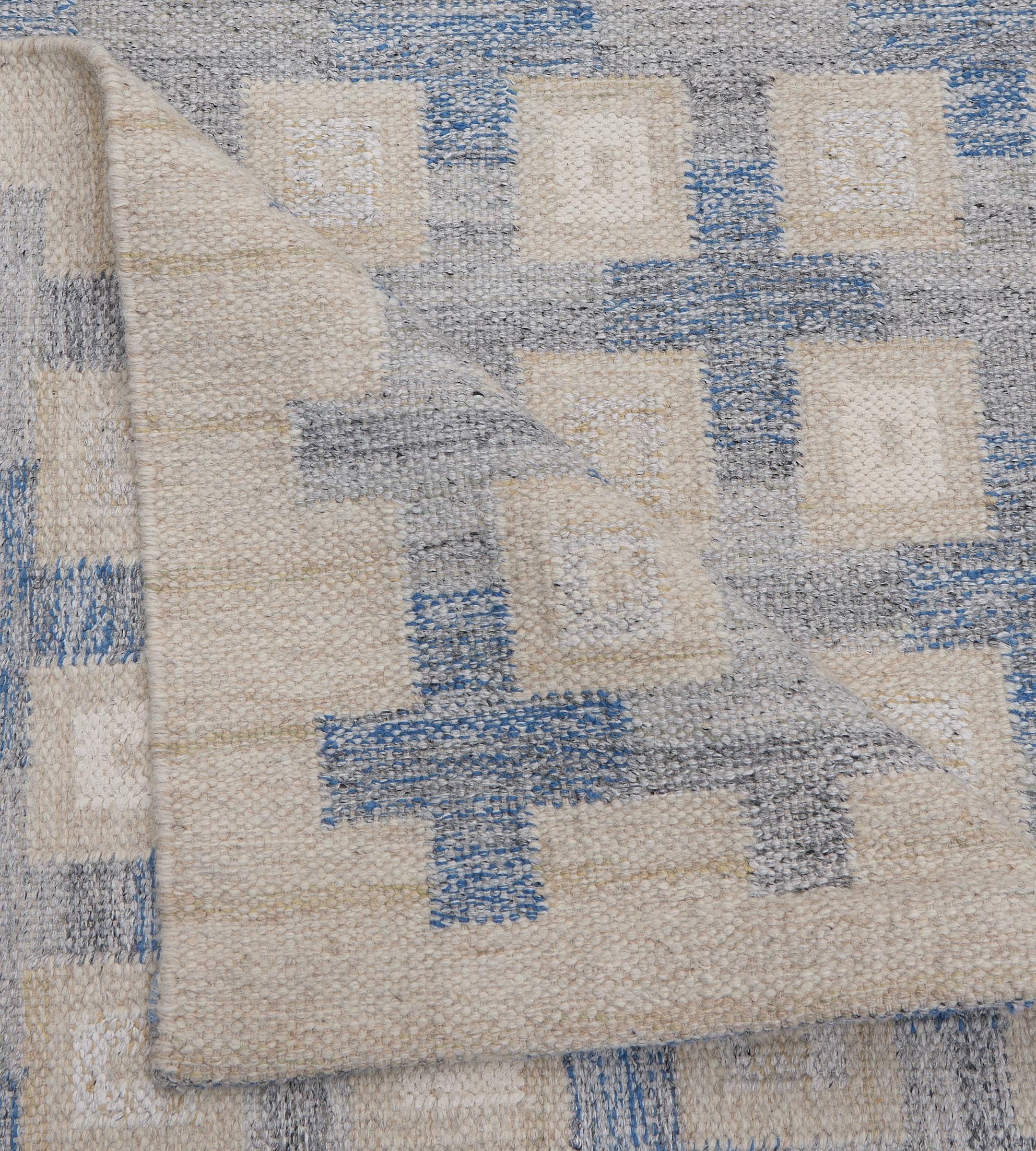 Indian Contemporary Hand-woven 100% Wool Swedish-Inspired Blue Rug For Sale