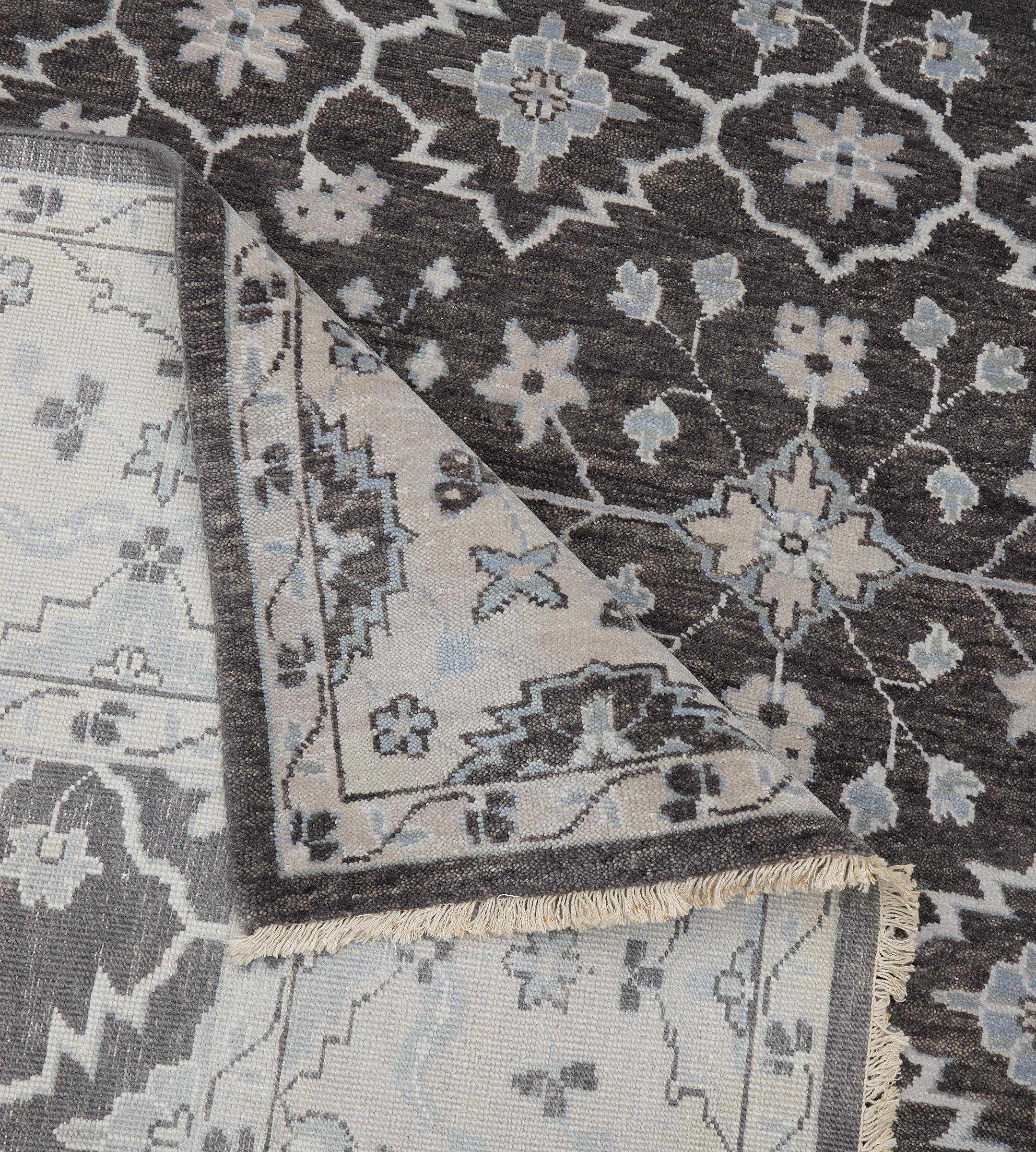 Tappeto contemporaneo intrecciato a mano di colore marrone e blu di ispirazione Oushak in vendita 4